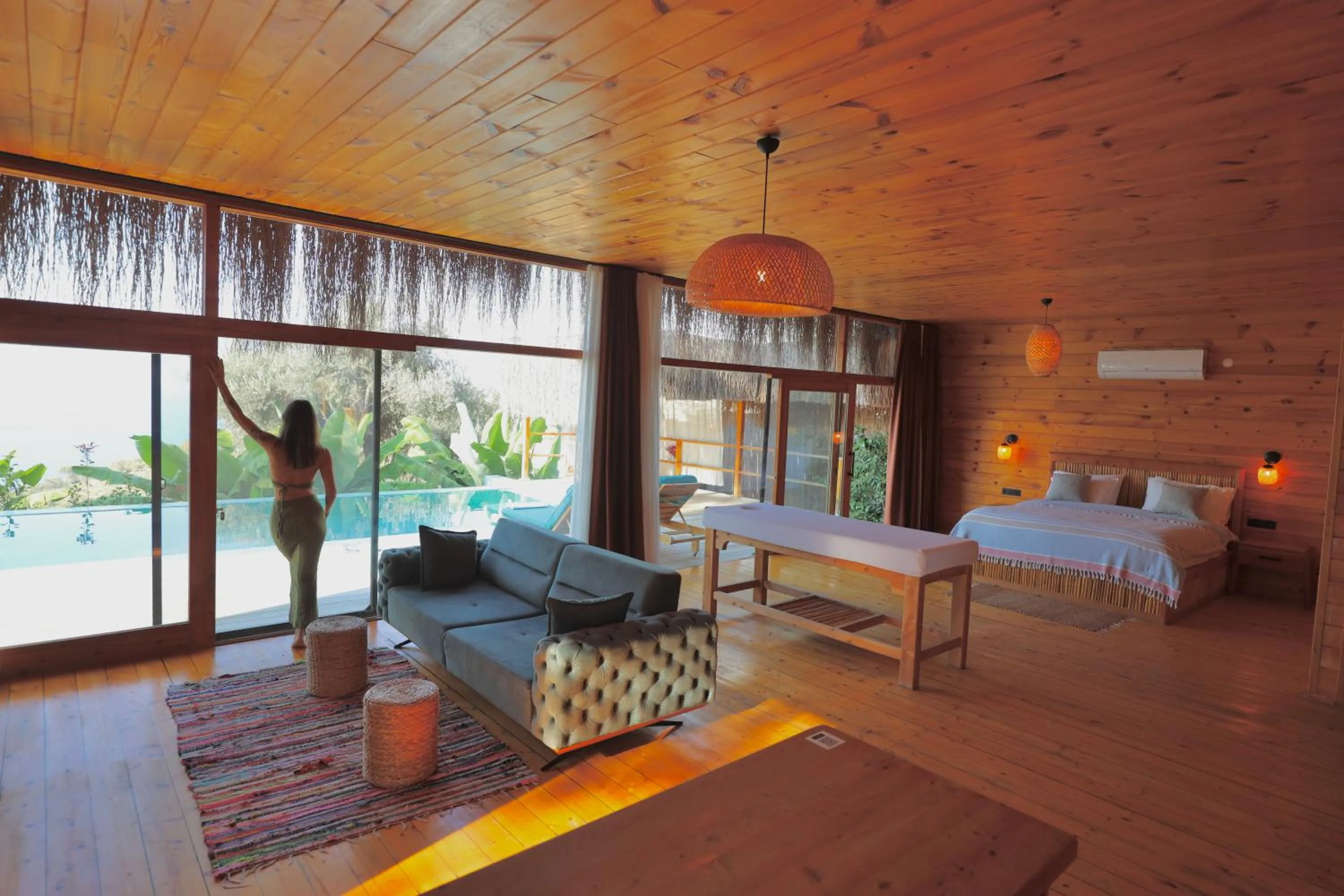 Photo of the whole room, Bed in Seaview Faralya