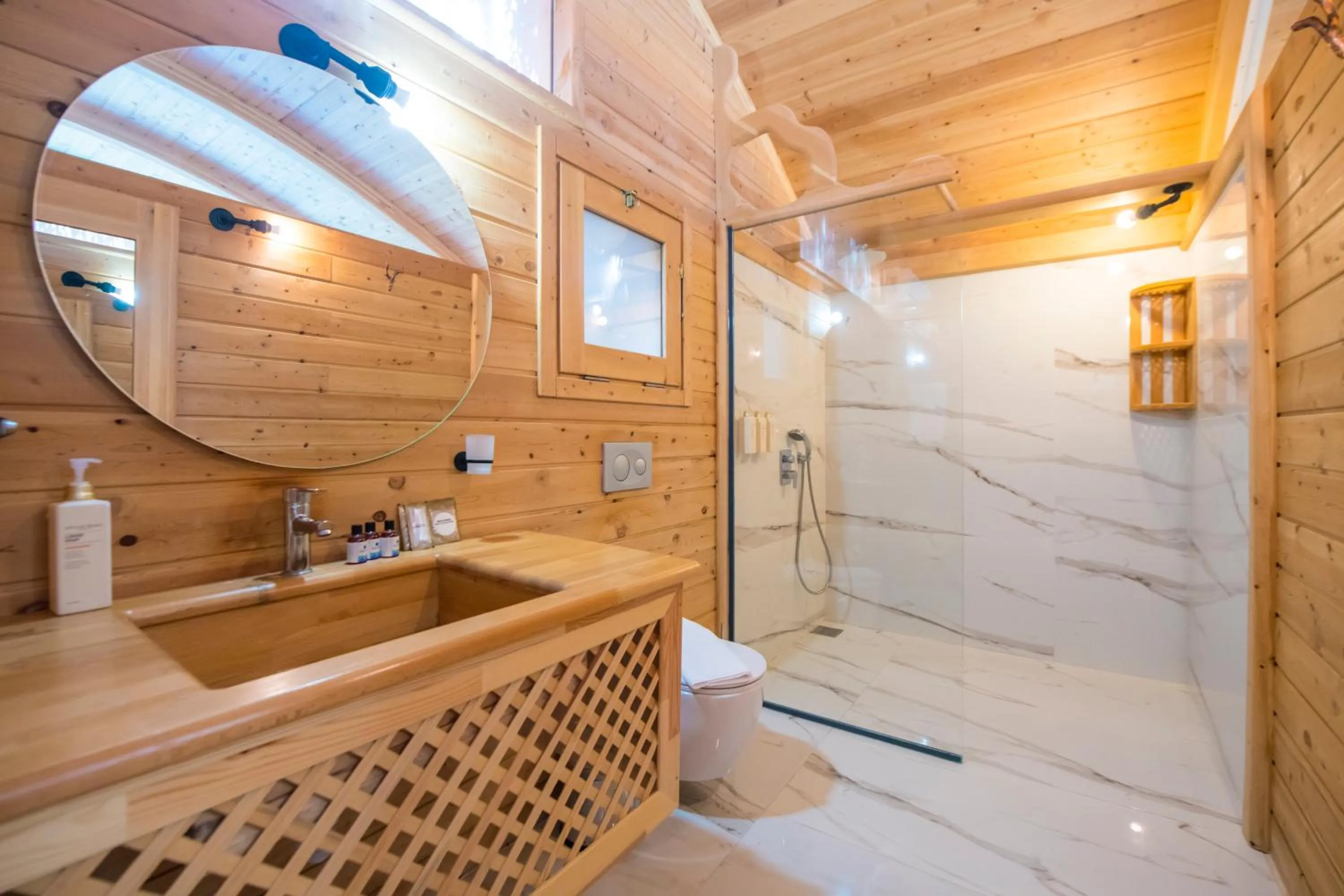 Shower in Seaview Faralya