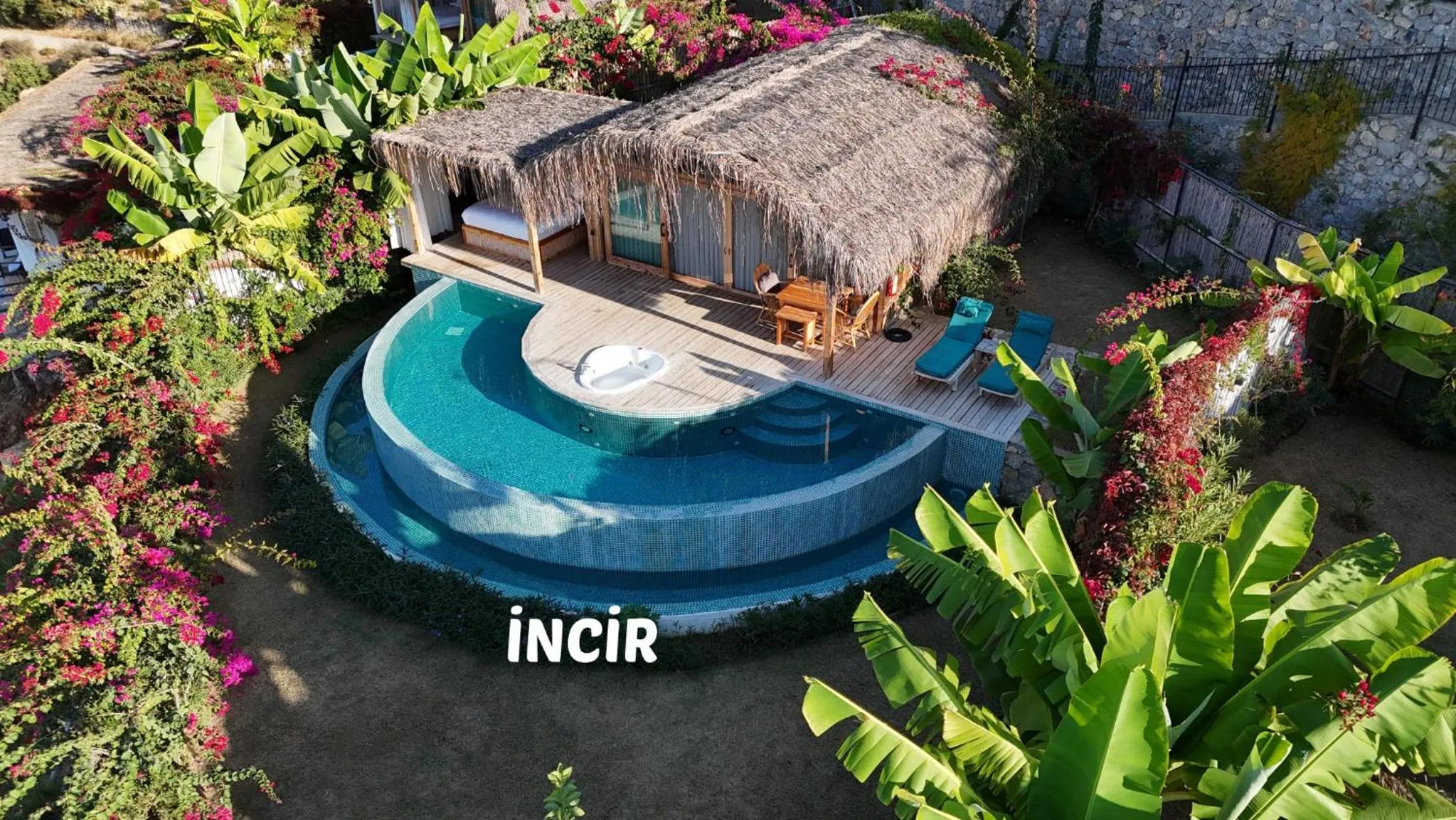 Photo of the whole room in Seaview Faralya