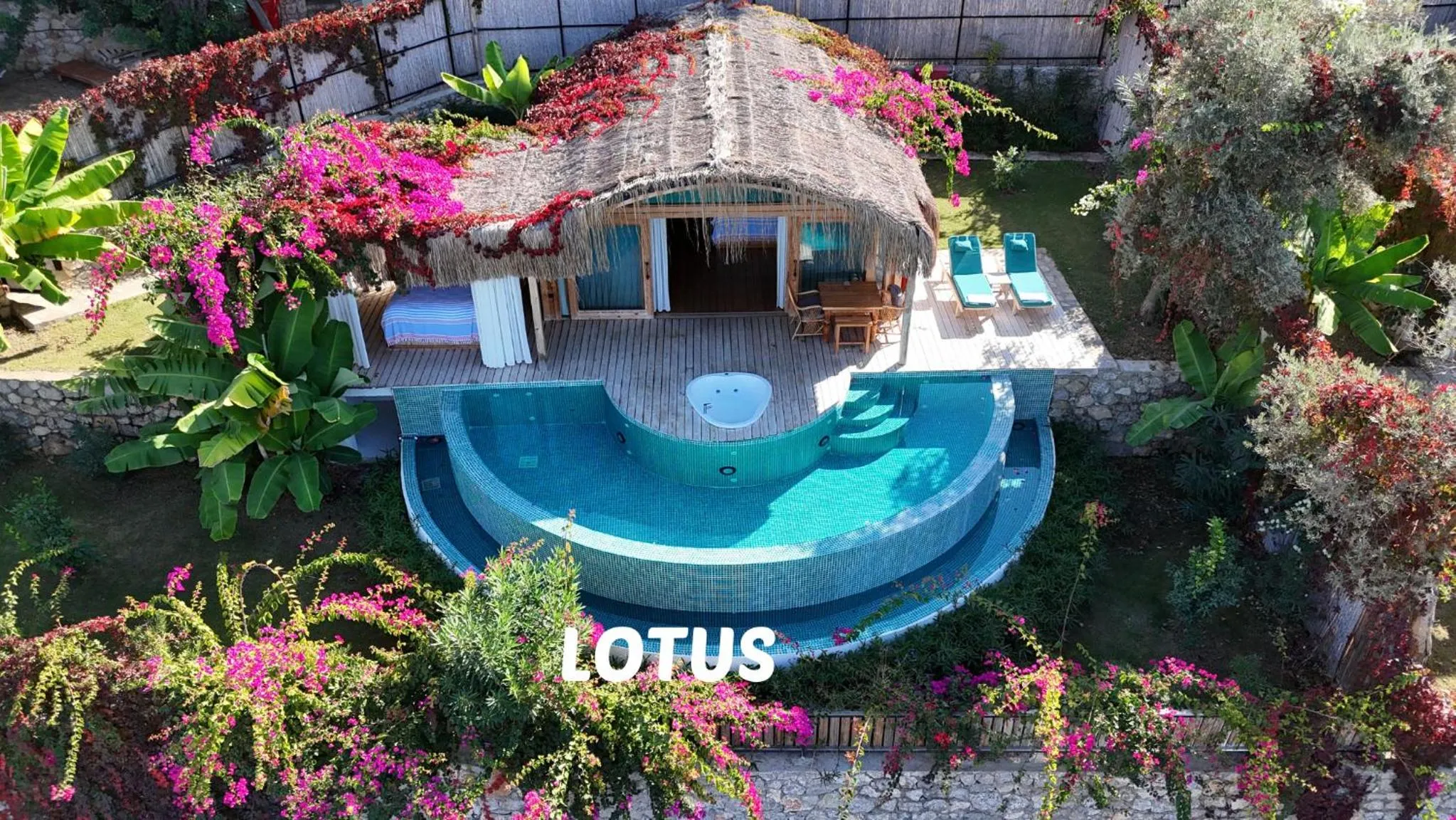 Photo of the whole room in Seaview Faralya