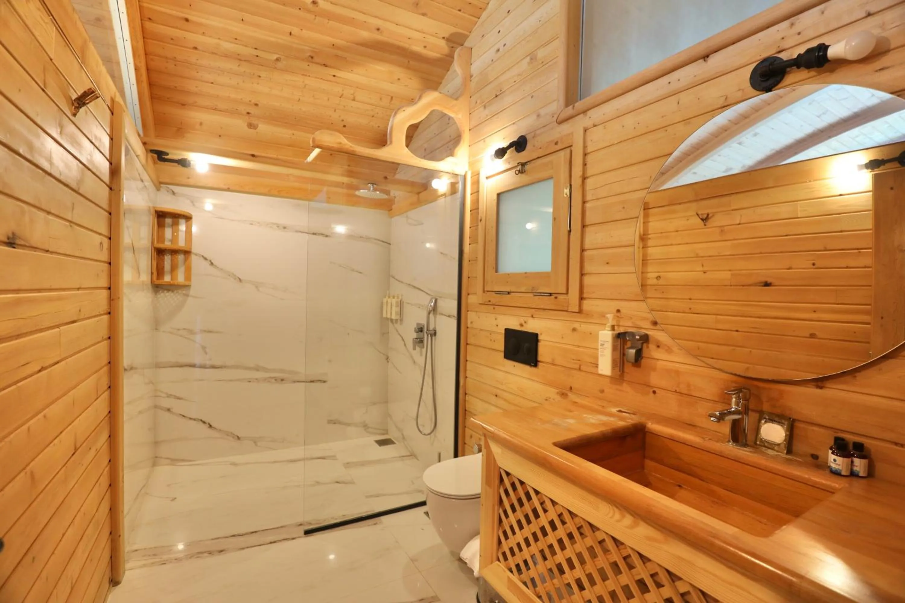 Shower in Seaview Faralya