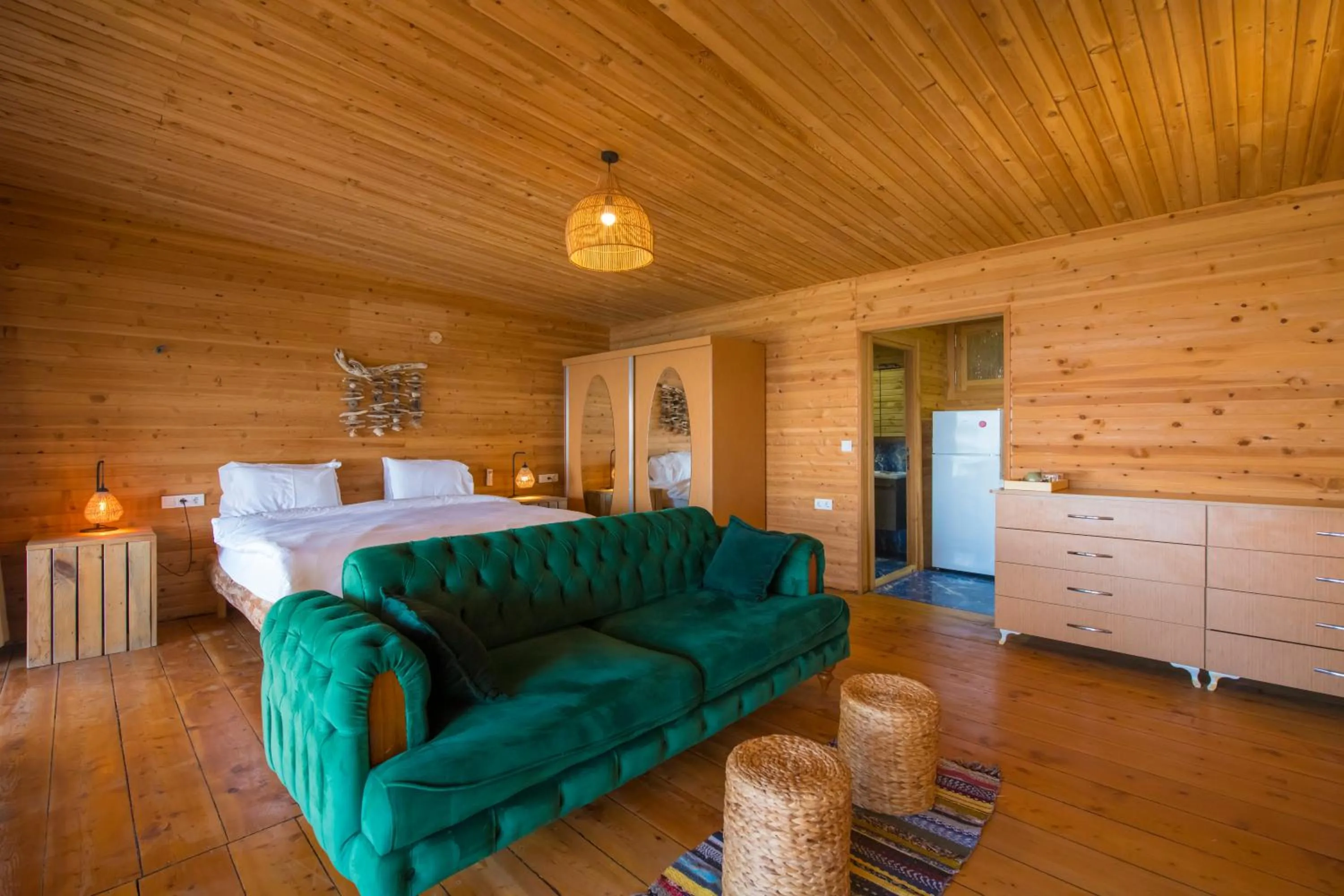 Photo of the whole room, Bed in Seaview Faralya