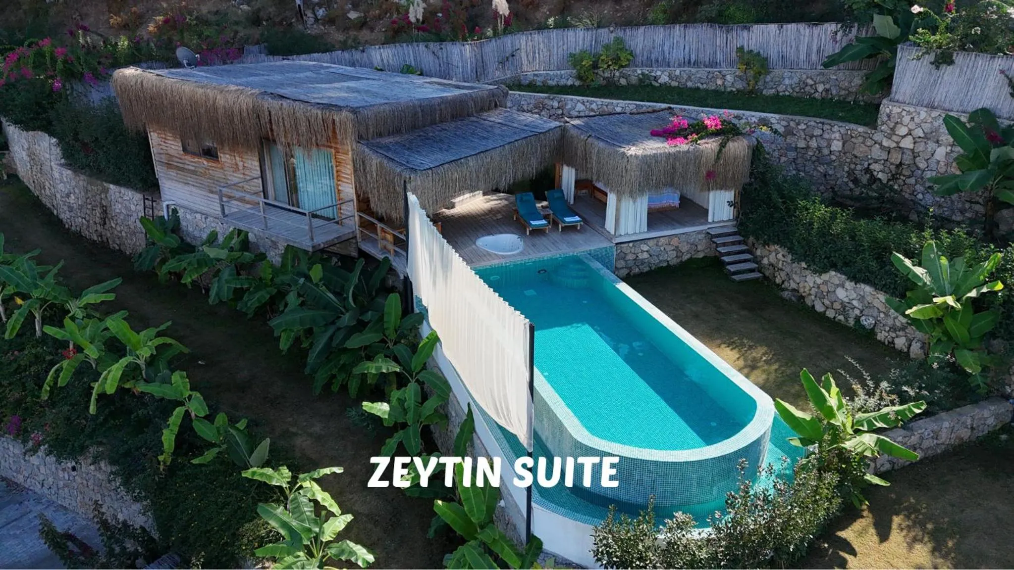 Photo of the whole room in Seaview Faralya