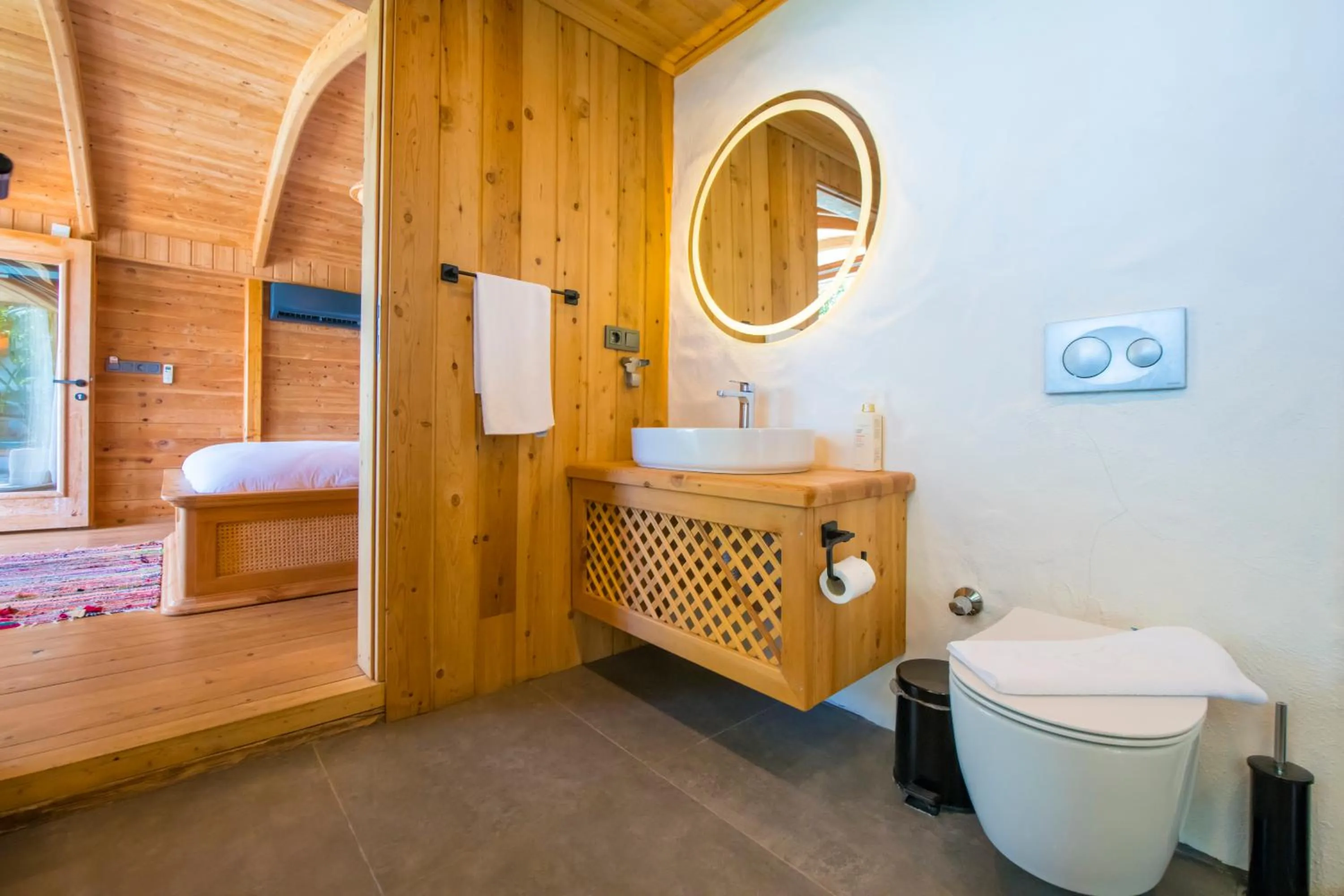 Shower in Seaview Faralya