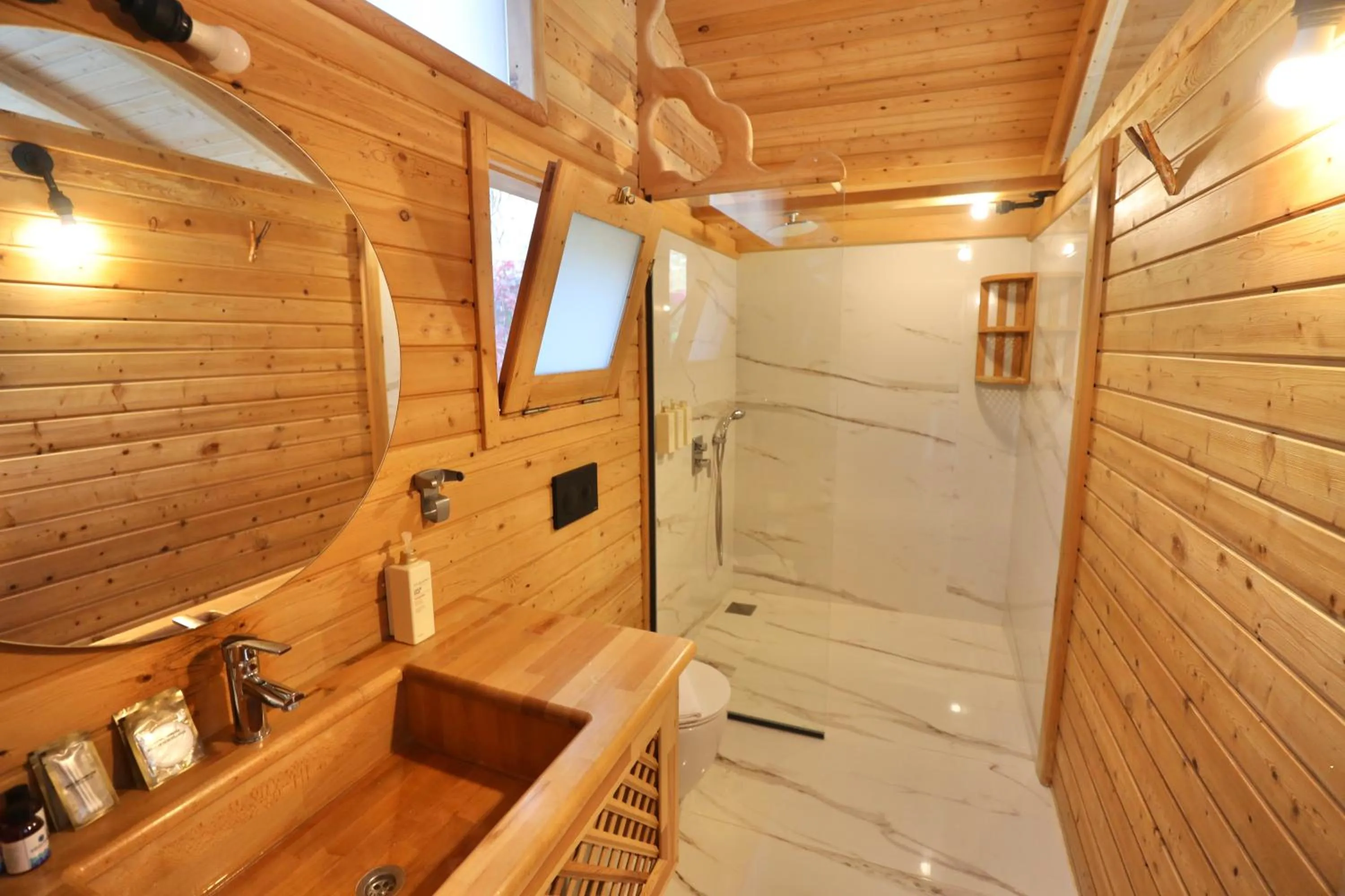 Shower in Seaview Faralya