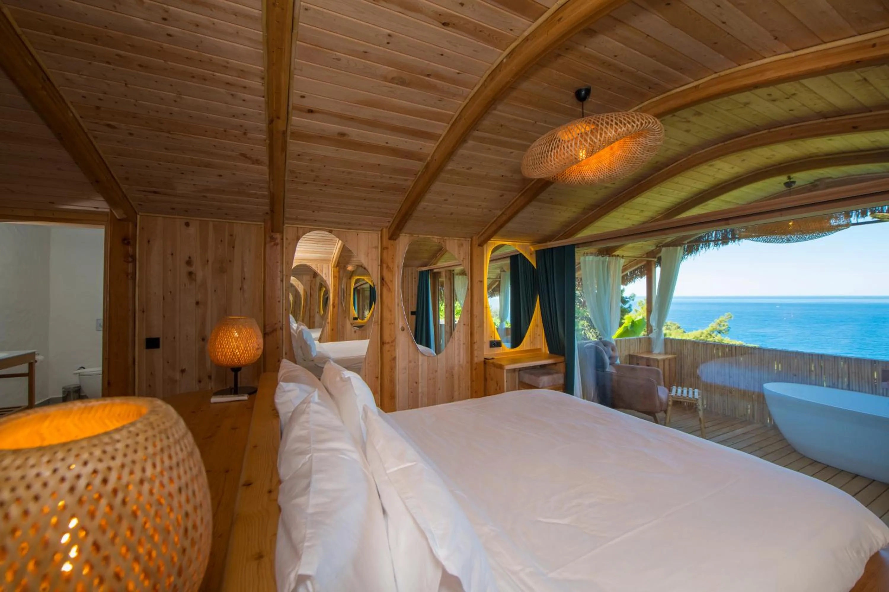 Photo of the whole room, Bed in Seaview Faralya