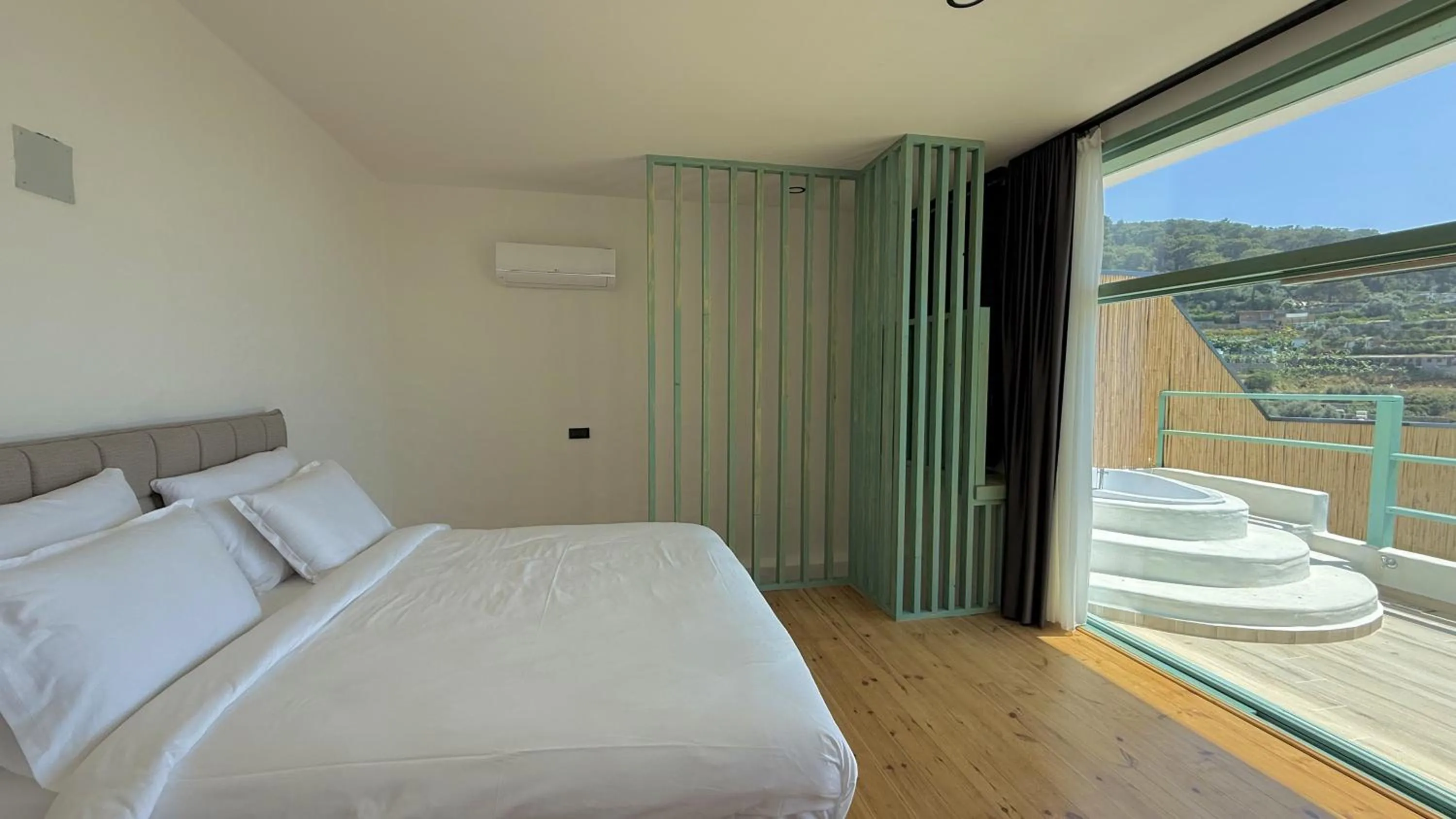 Bed in Seaview Faralya