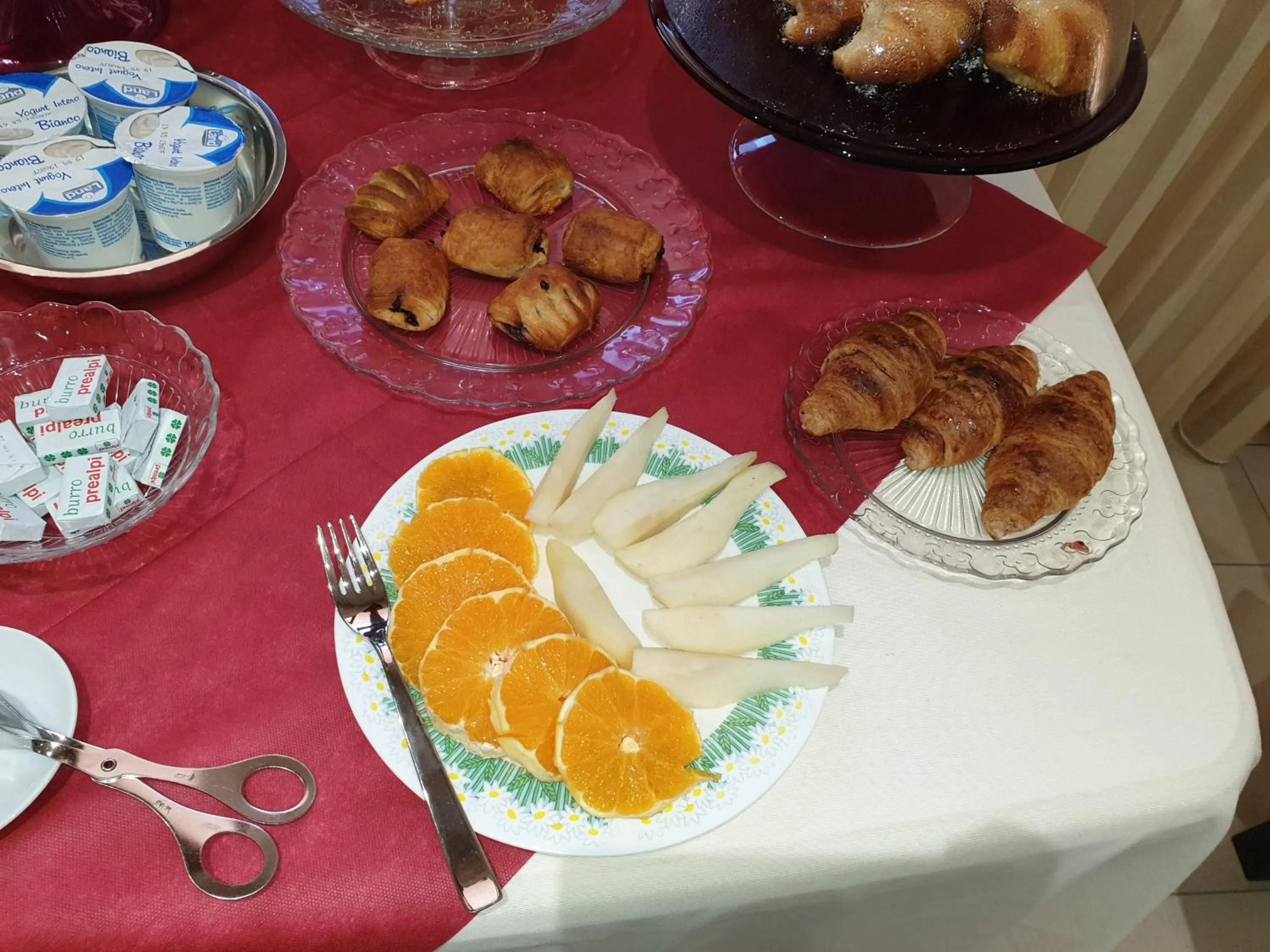 Breakfast in Villa Eden