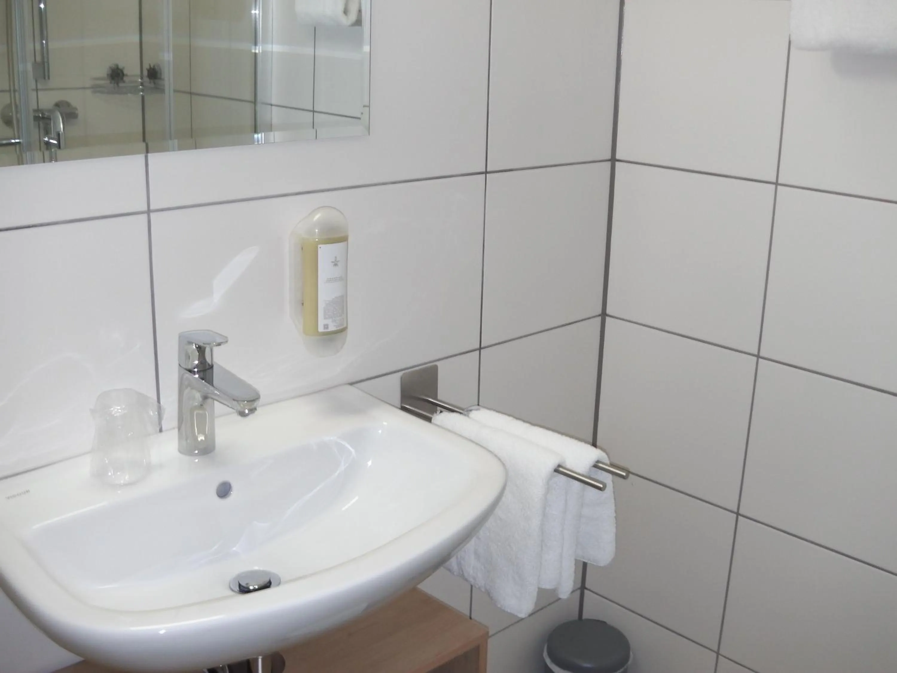 Shower in Kemnater Hof Apartments SELF-CHECK-IN