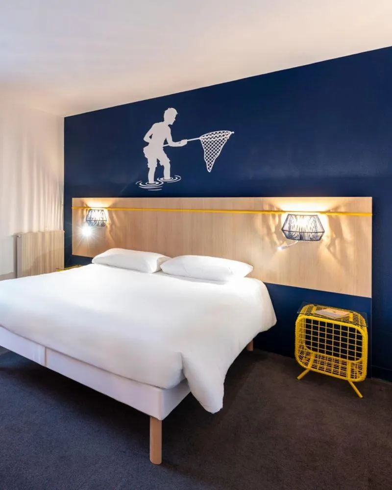 Bedroom, Bed in ibis Styles Morlaix
