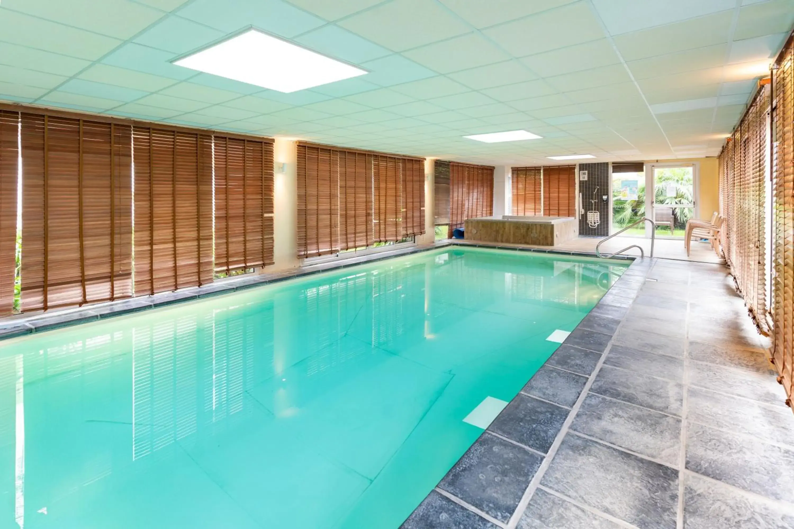 Swimming pool in ibis Styles Morlaix Swimming pool in ibis Styles Morlaix