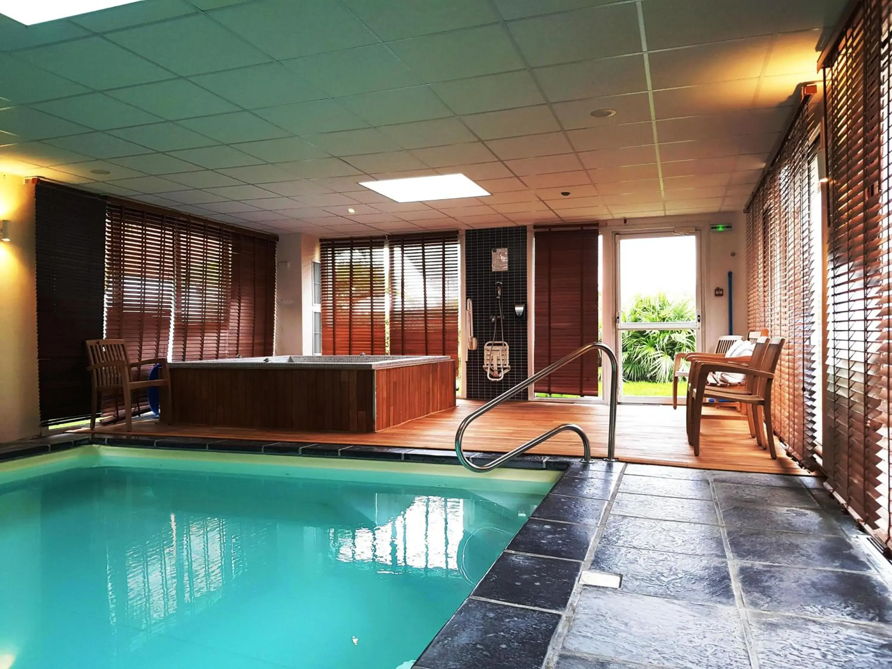 Swimming pool in ibis Styles Morlaix Swimming pool in ibis Styles Morlaix