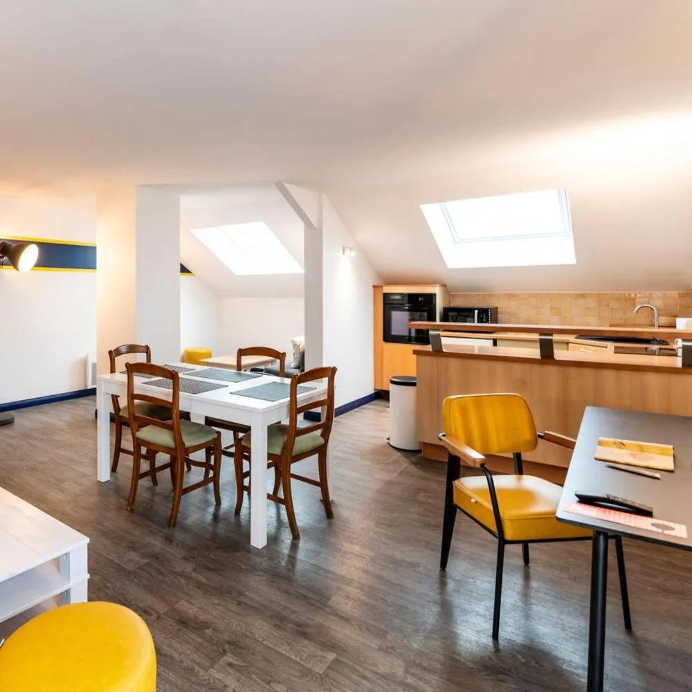 Photo of the whole room in ibis Styles Morlaix