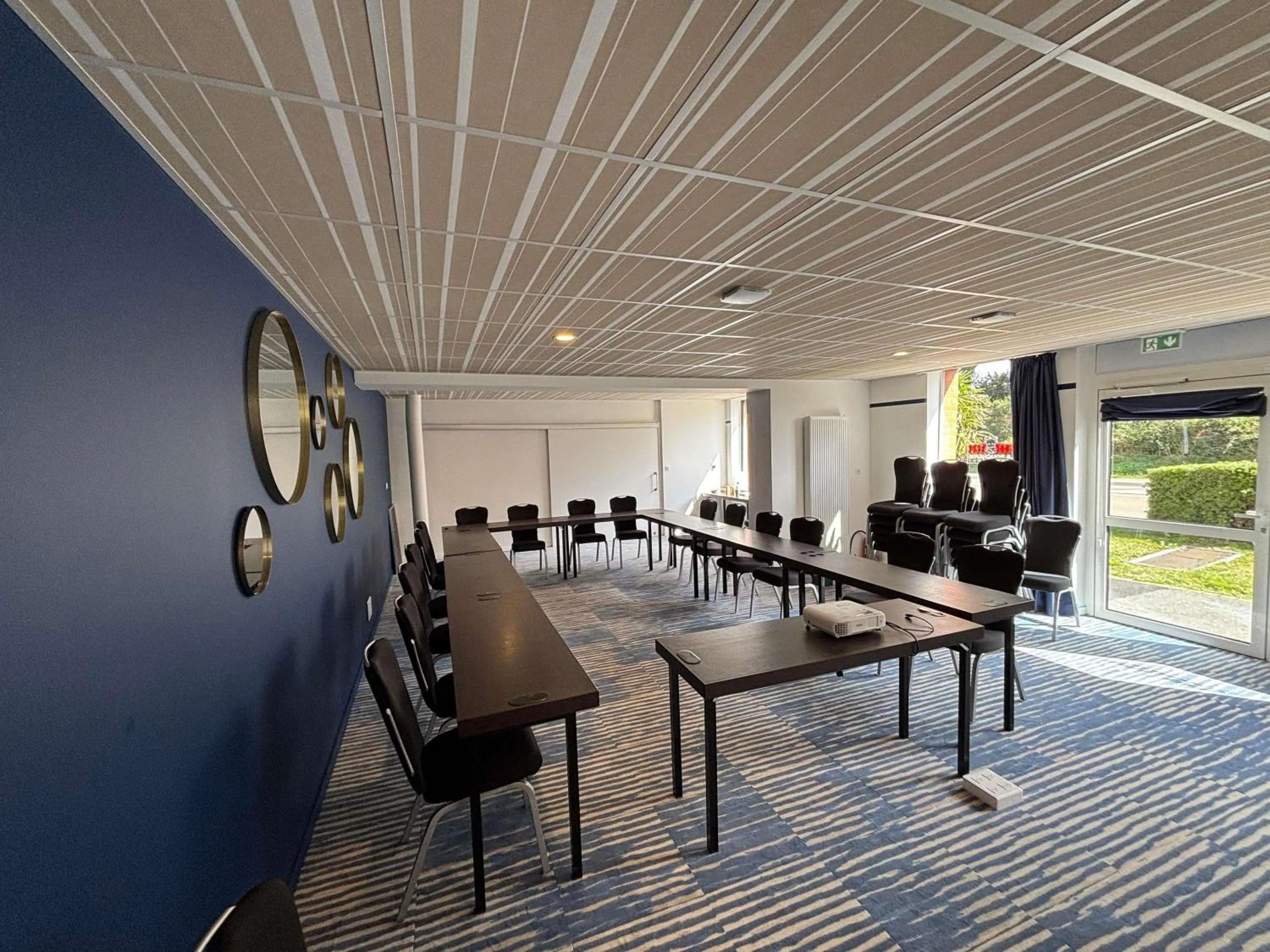 Meeting/conference room in ibis Styles Morlaix