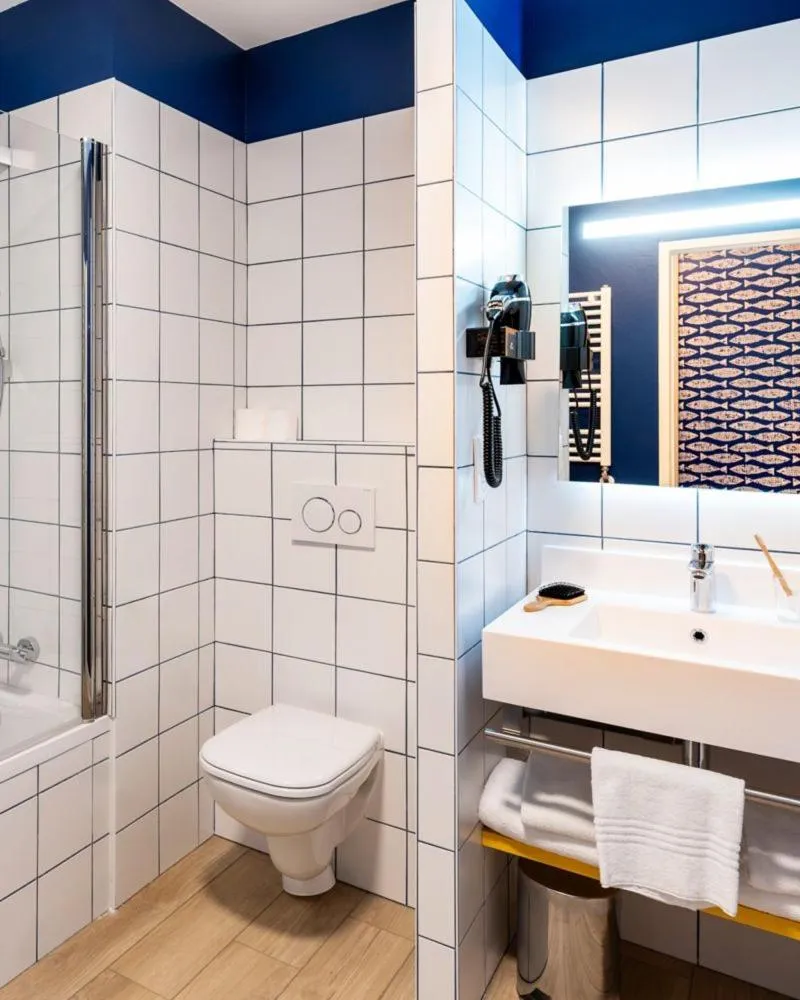 Bathroom in ibis Styles Morlaix