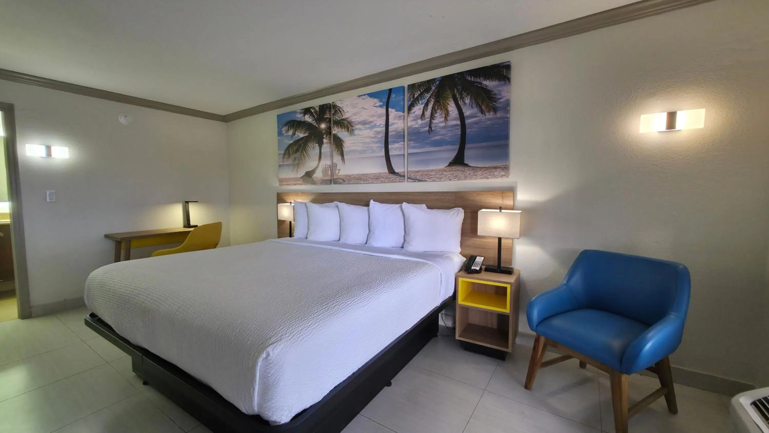 Bed in Days Inn by Wyndham Florida City