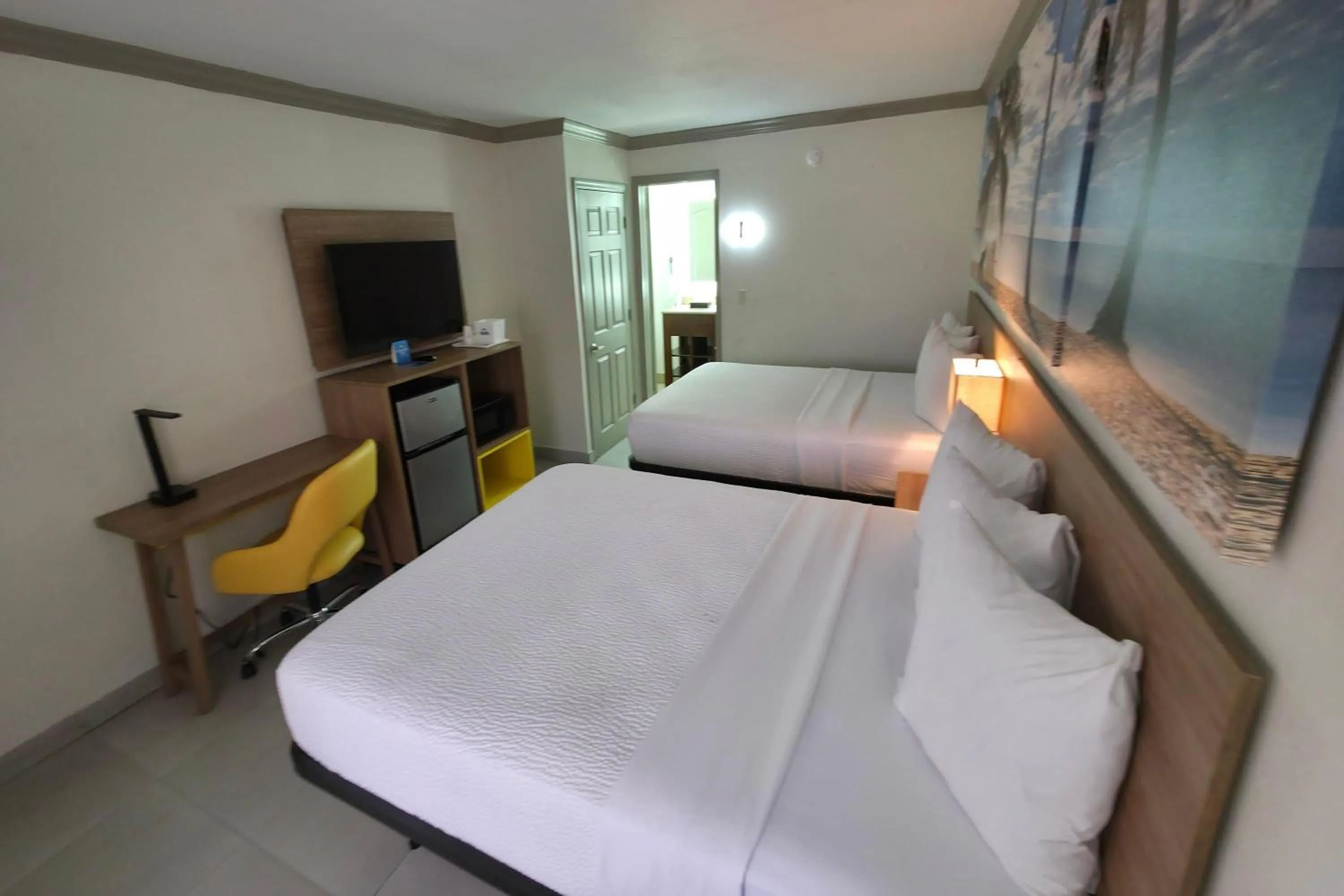 Photo of the whole room, Bed in Days Inn by Wyndham Florida City