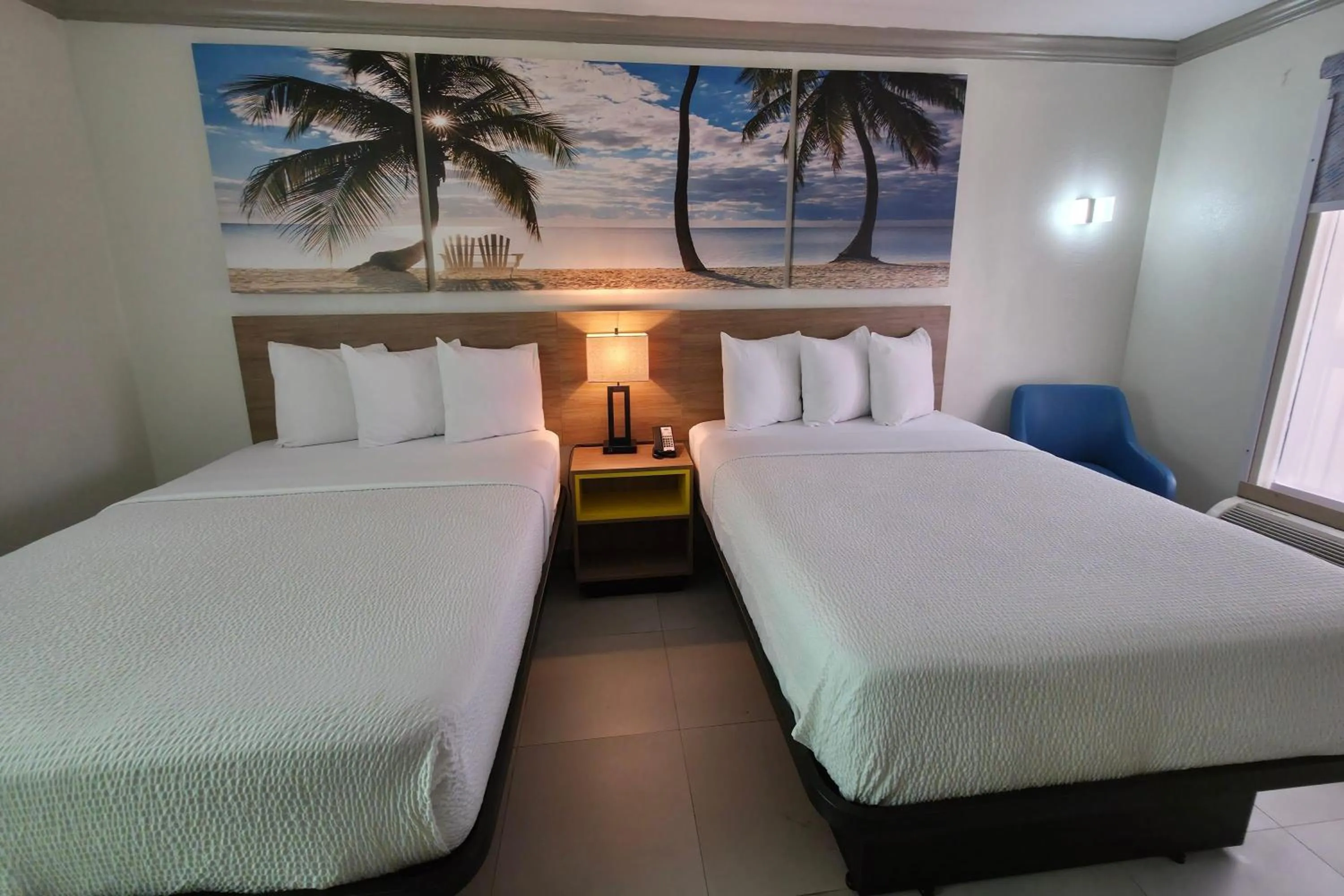 Photo of the whole room, Bed in Days Inn by Wyndham Florida City