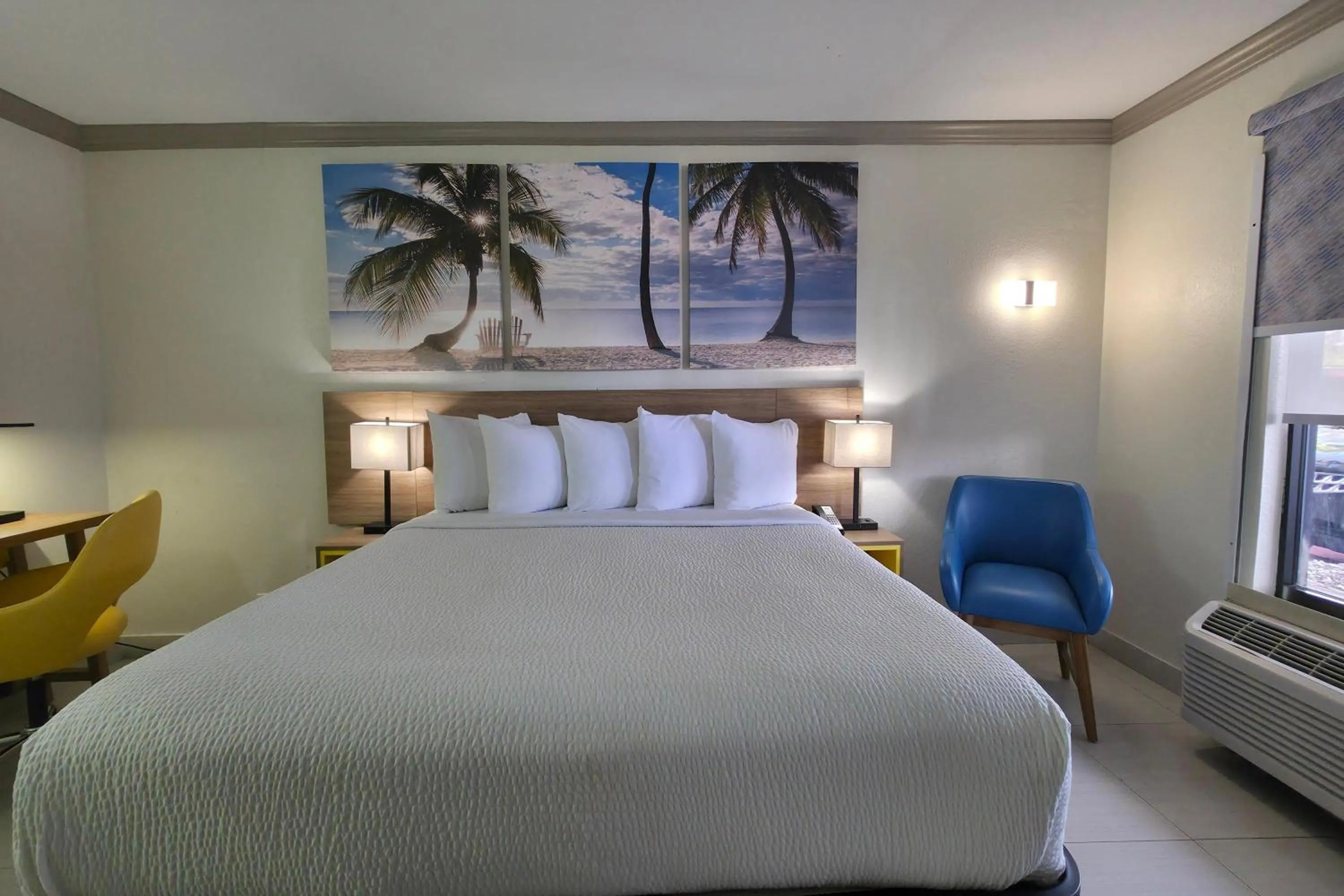 Photo of the whole room, Bed in Days Inn by Wyndham Florida City