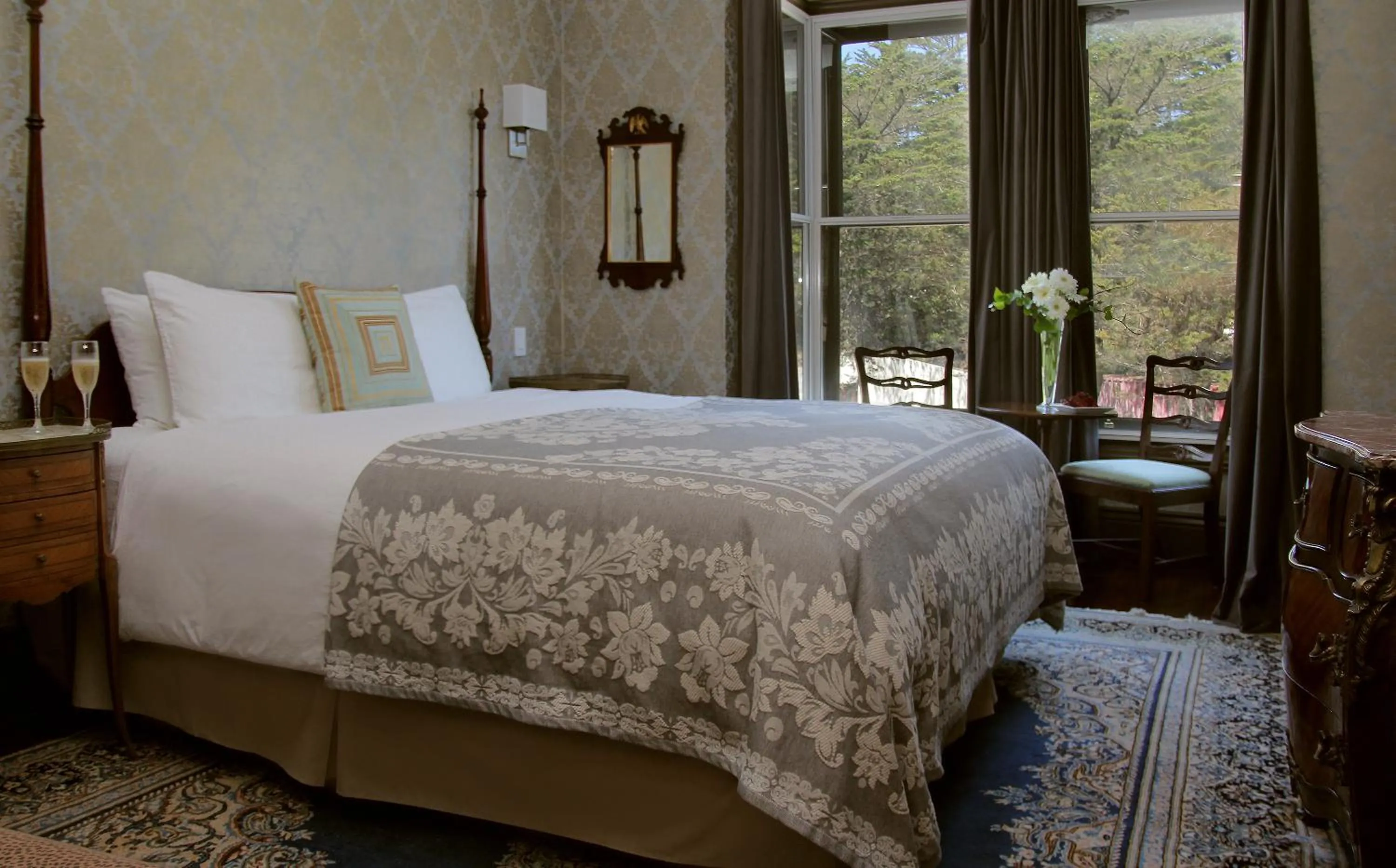 Bedroom, Bed in The Monte Cristo