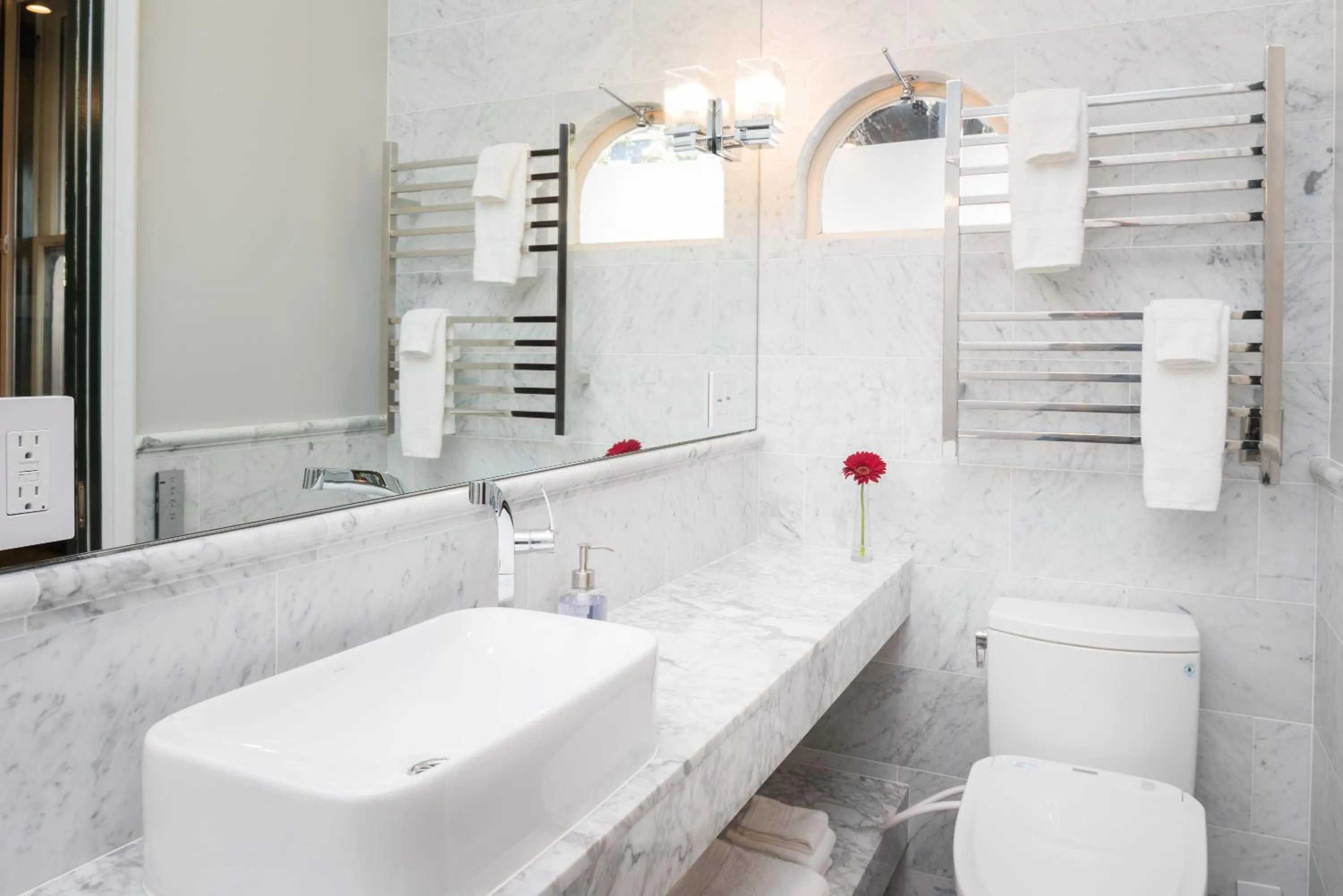 Bathroom in The Monte Cristo