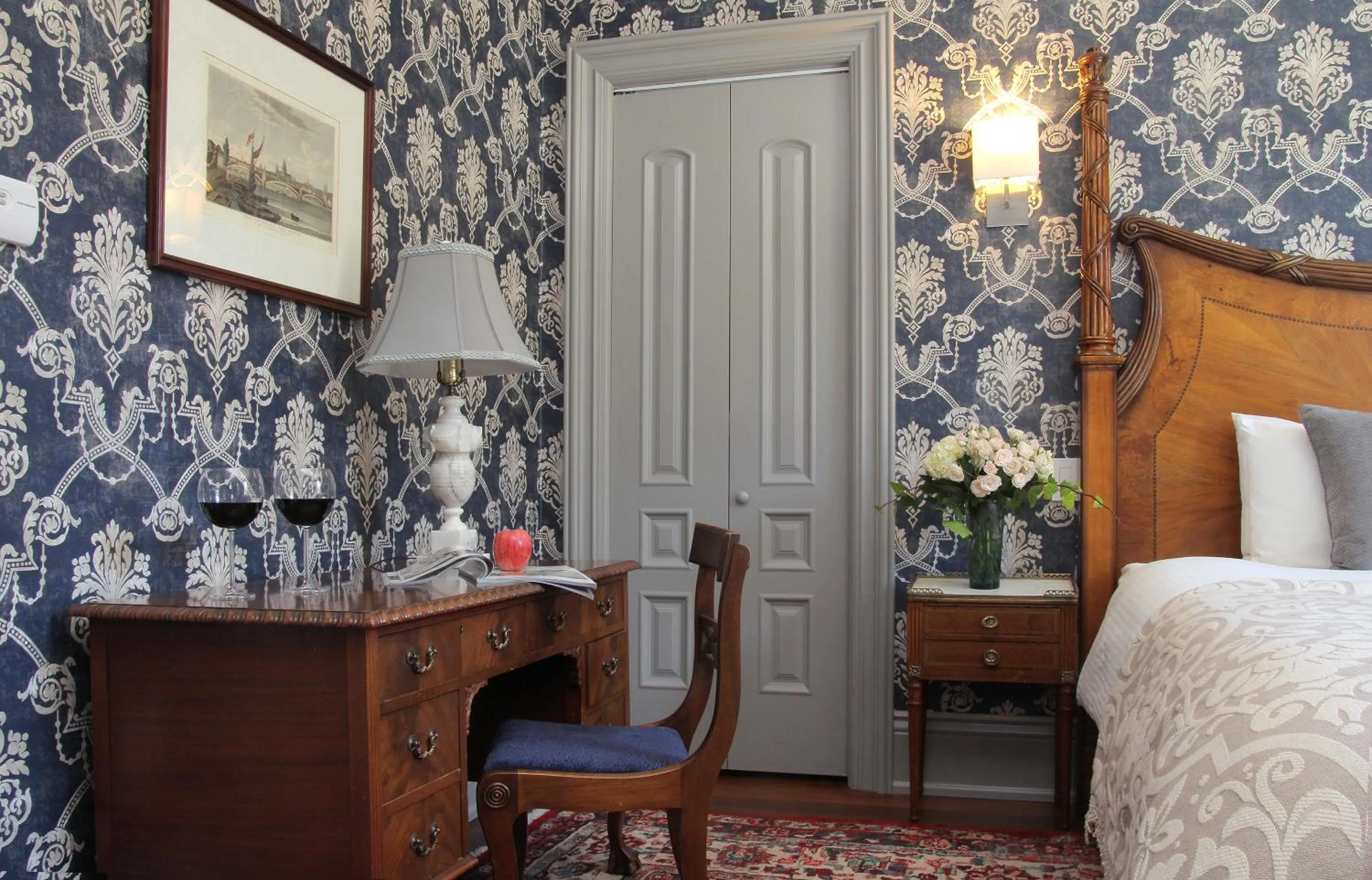 Bedroom, Bed in The Monte Cristo