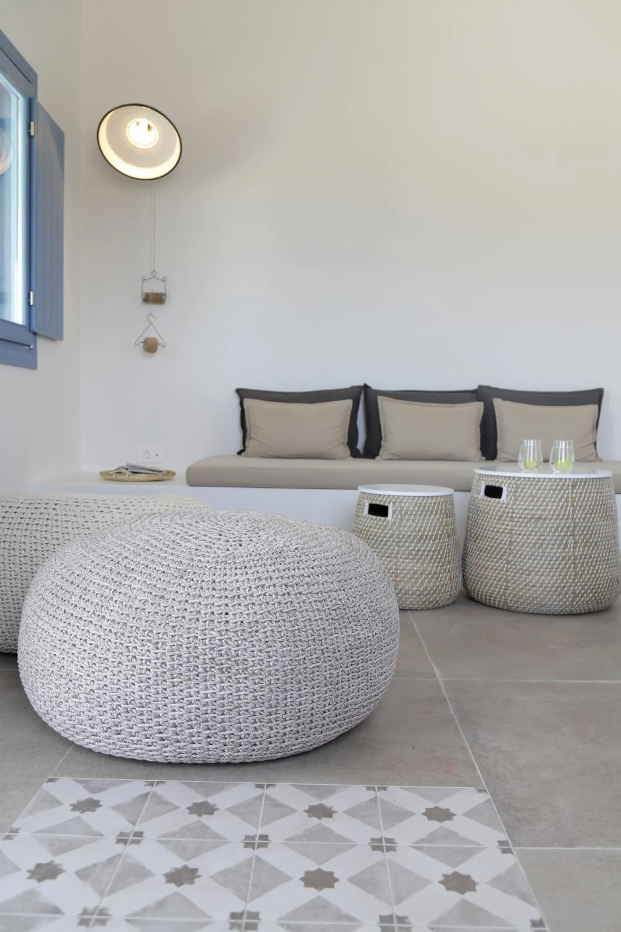 Living room, Bed in Vino Houses Santorini