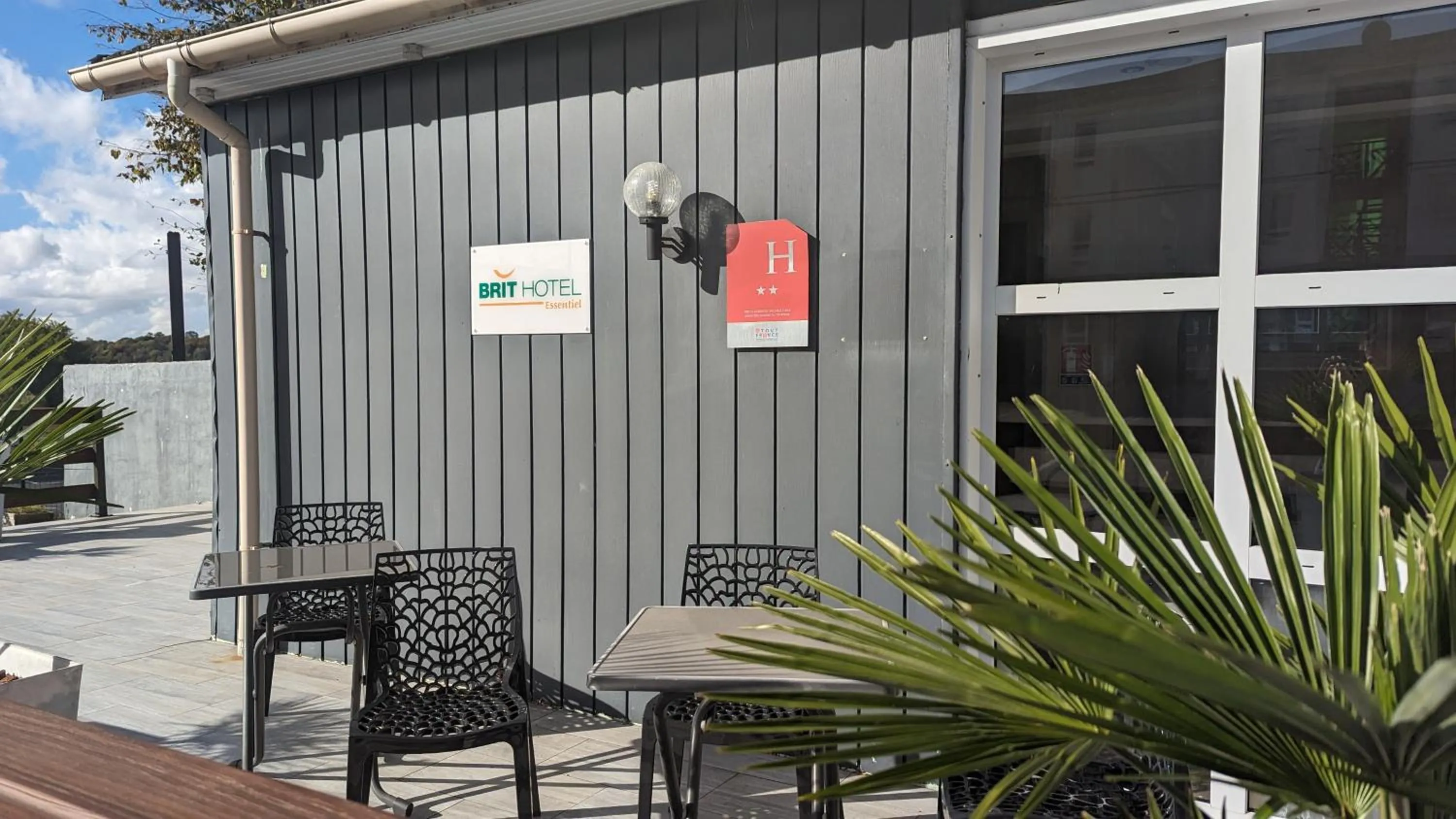 Property building in Kyriad Direct Rouen Nord - Barentin