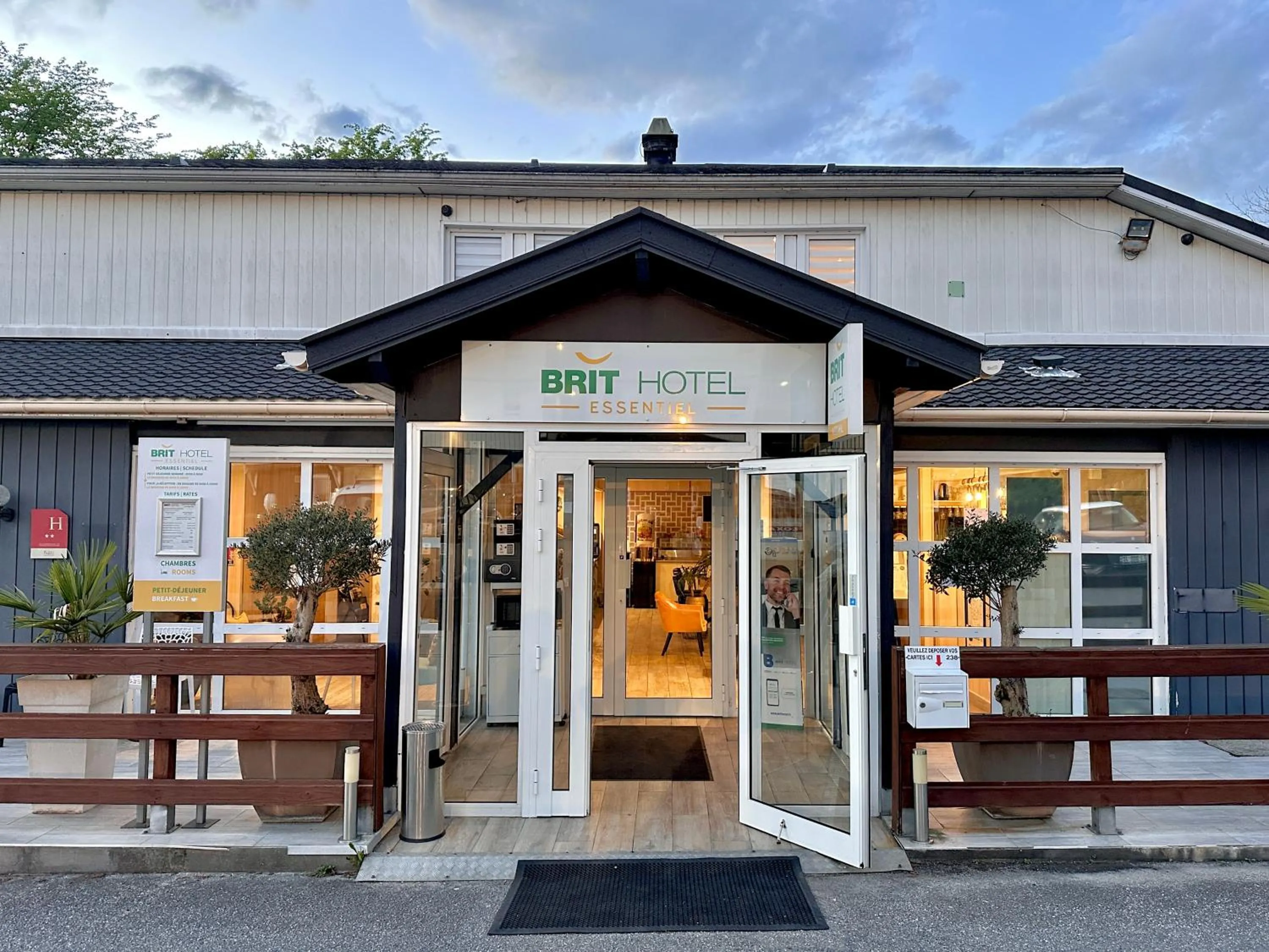 Property building in BRIT Hotel Rouen Nord - Barentin