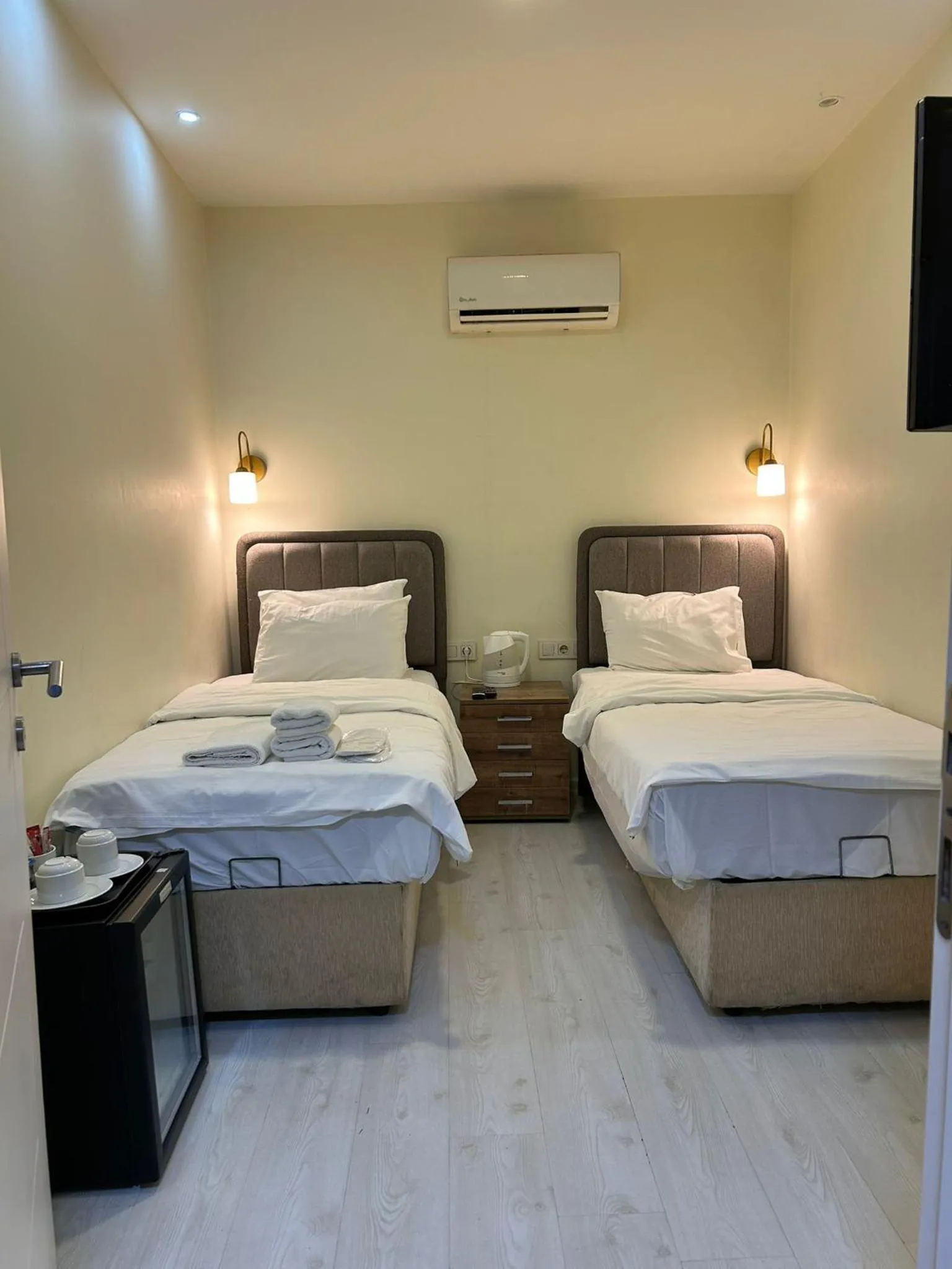 Photo of the whole room, Bed in Taksim Park