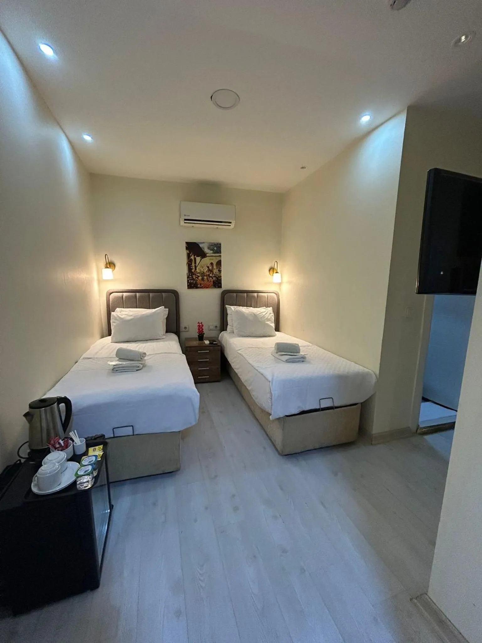 Photo of the whole room, Bed in Taksim Park
