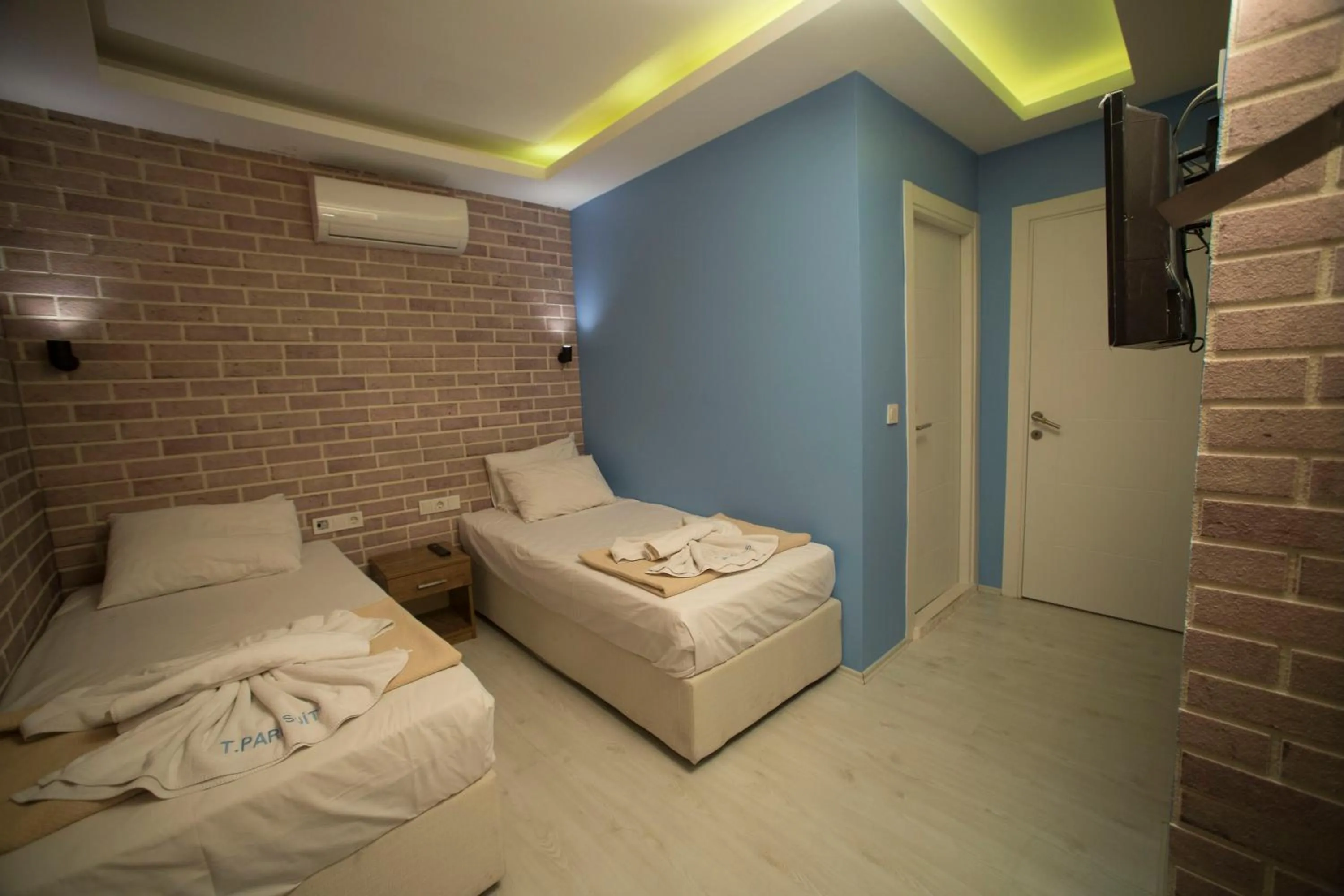 Photo of the whole room, Bed in Taksim Park