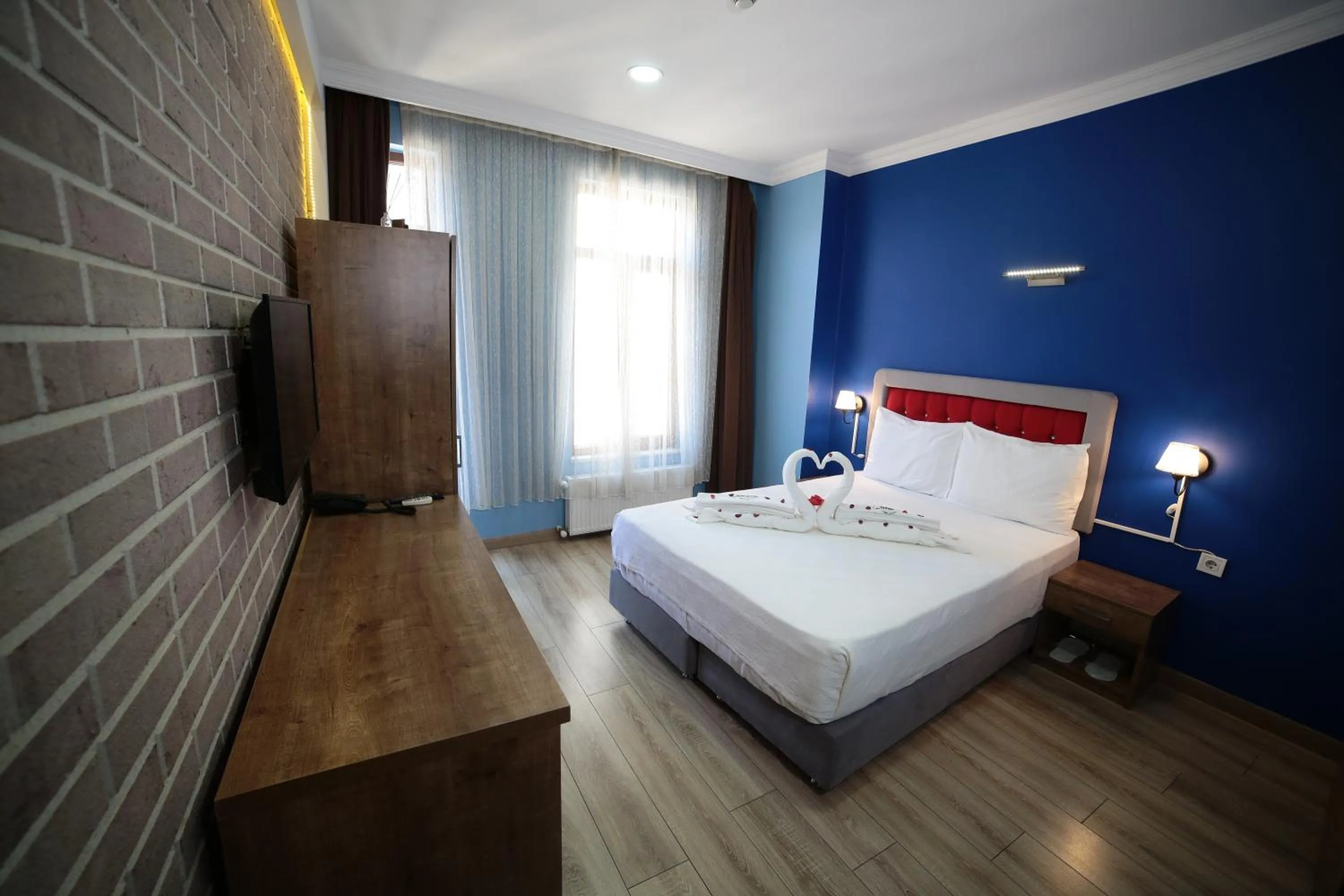 Photo of the whole room, Bed in Taksim Park