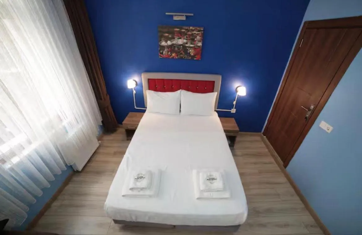 Photo of the whole room, Bed in Taksim Park