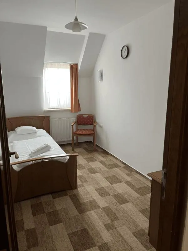 Bed in M1 Szekér Csárda Hotel és Étterem