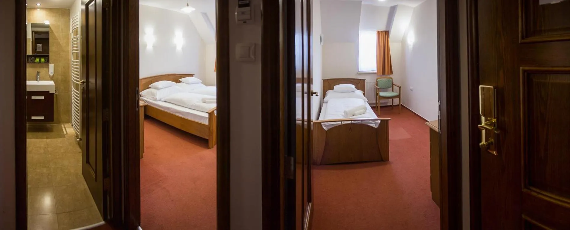 Photo of the whole room, Bed in M1 Szekér Csárda Hotel és Étterem