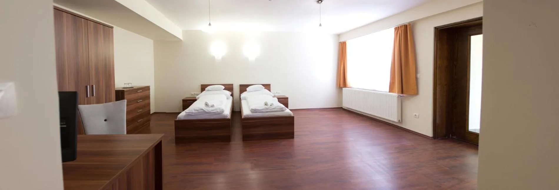 Bedroom, Bed in M1 Szekér Csárda Hotel és Étterem