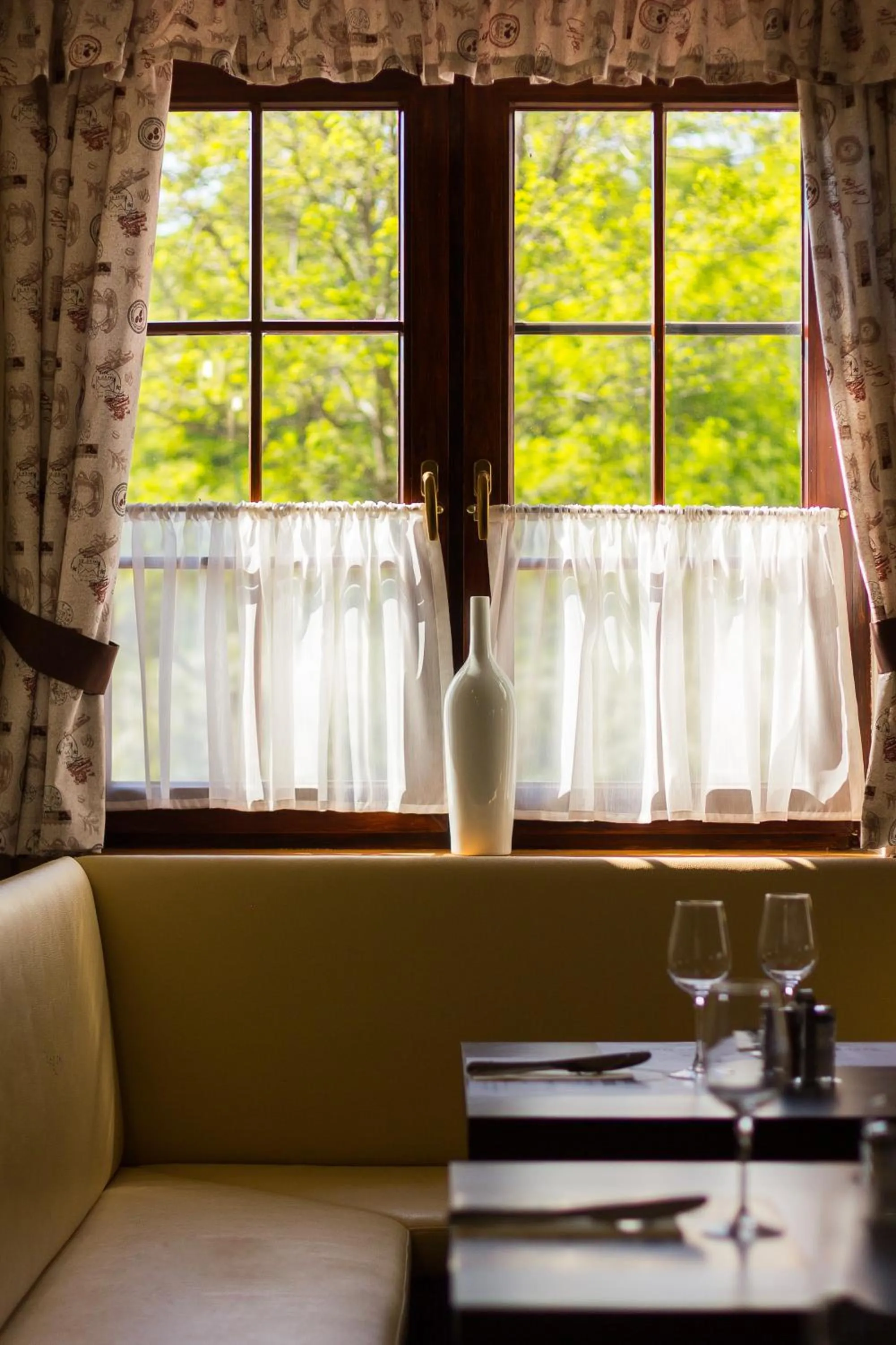 Restaurant/places to eat in M1 Szekér Csárda Hotel és Étterem