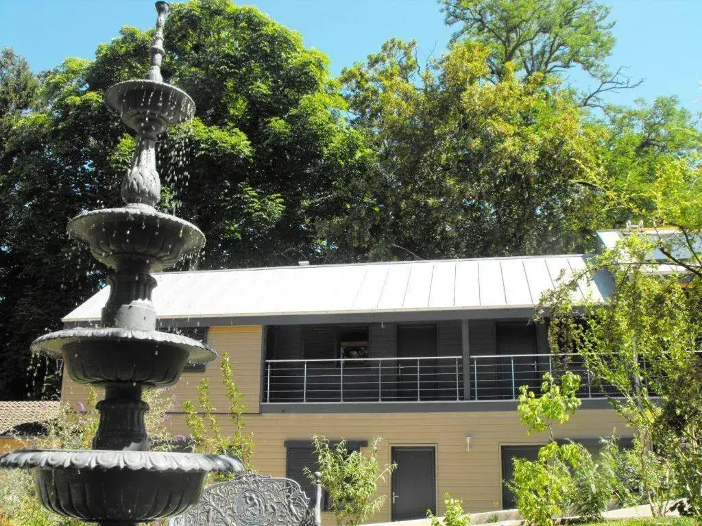 Facade/entrance in Logis Hôtel Restaurant Les Capucins Facade/entrance in Logis Hôtel Restaurant Les Capucins