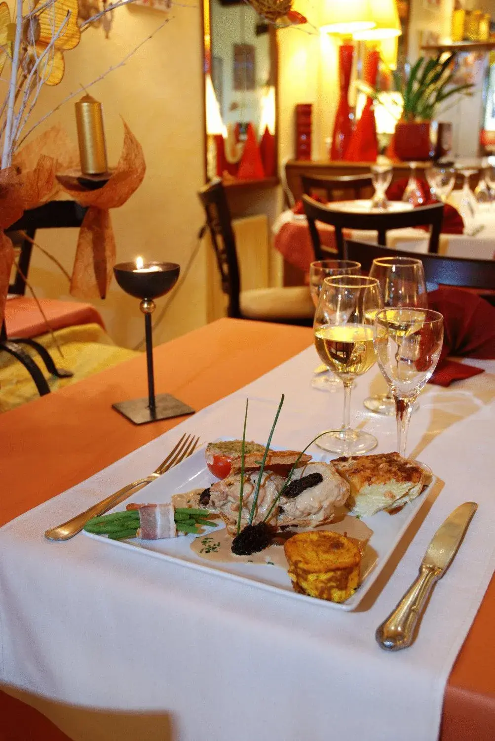 Restaurant/places to eat in Logis Hôtel Restaurant Les Capucins Restaurant/places to eat in Logis Hôtel Restaurant Les Capucins