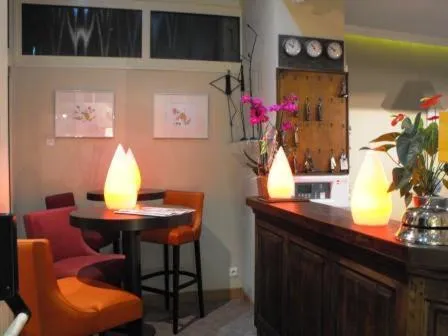 Lounge or bar in Logis Hôtel Restaurant Les Capucins