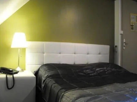 Bed in Logis Hôtel Restaurant Les Capucins