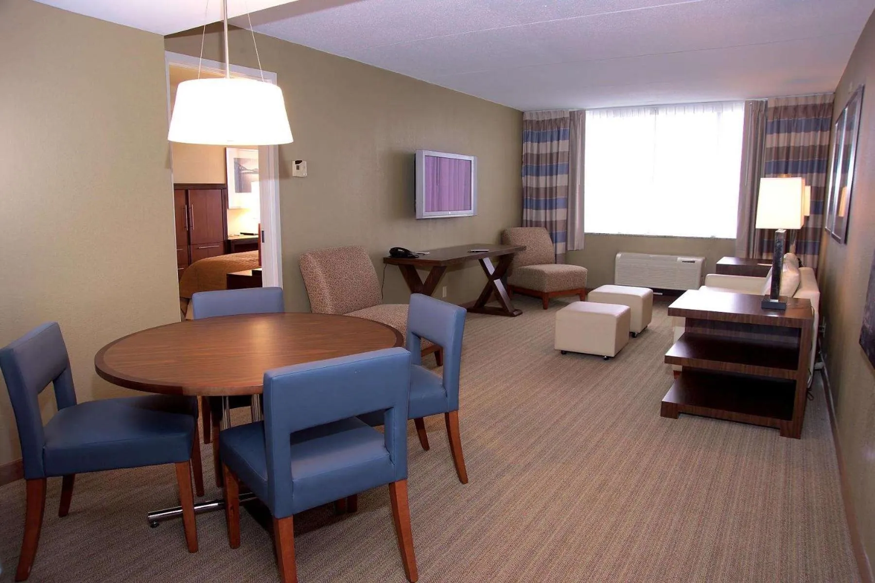Living room in DoubleTree by Hilton St. Louis at Westport