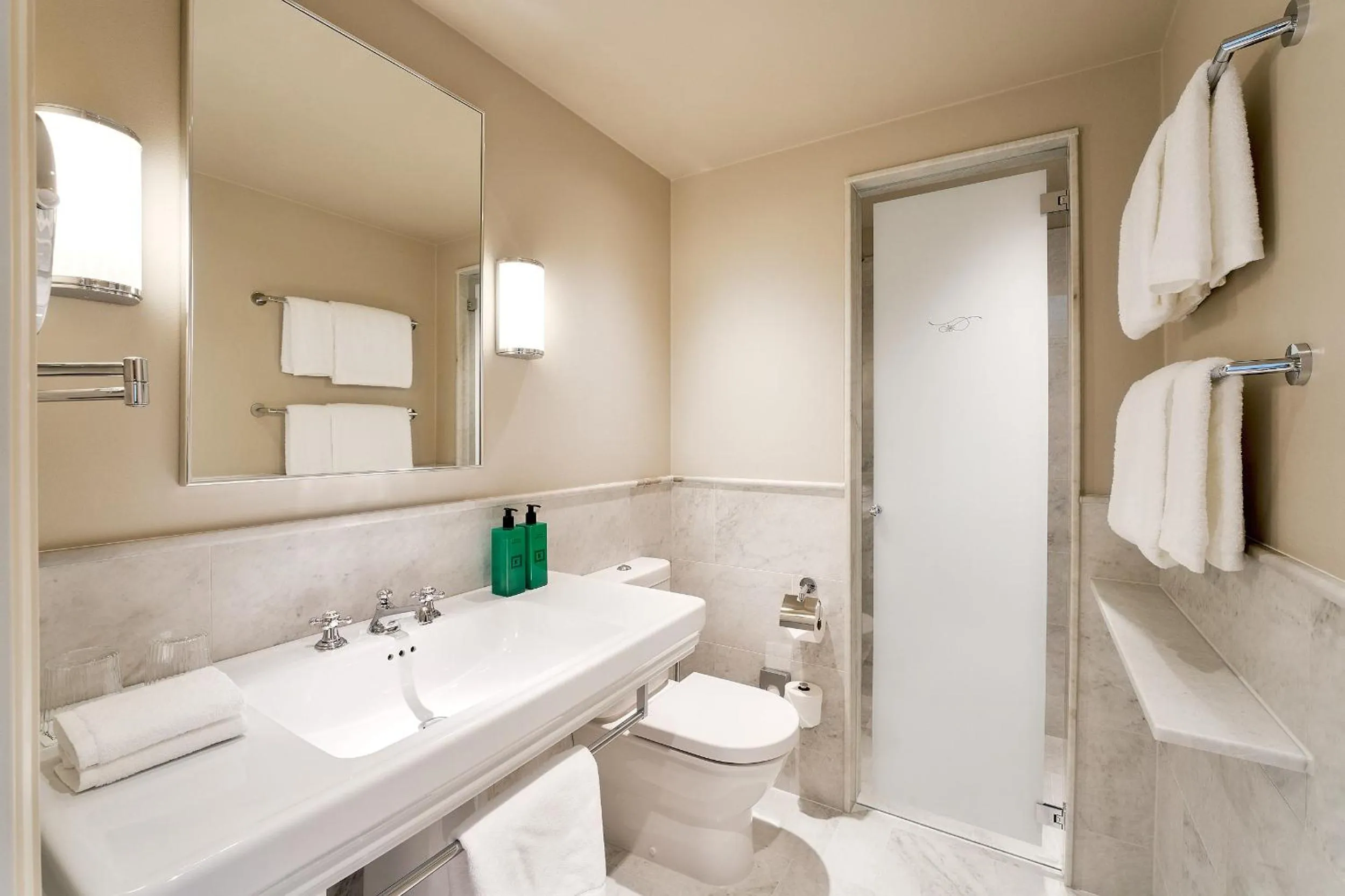 Shower in Hotel Tegnerlunden