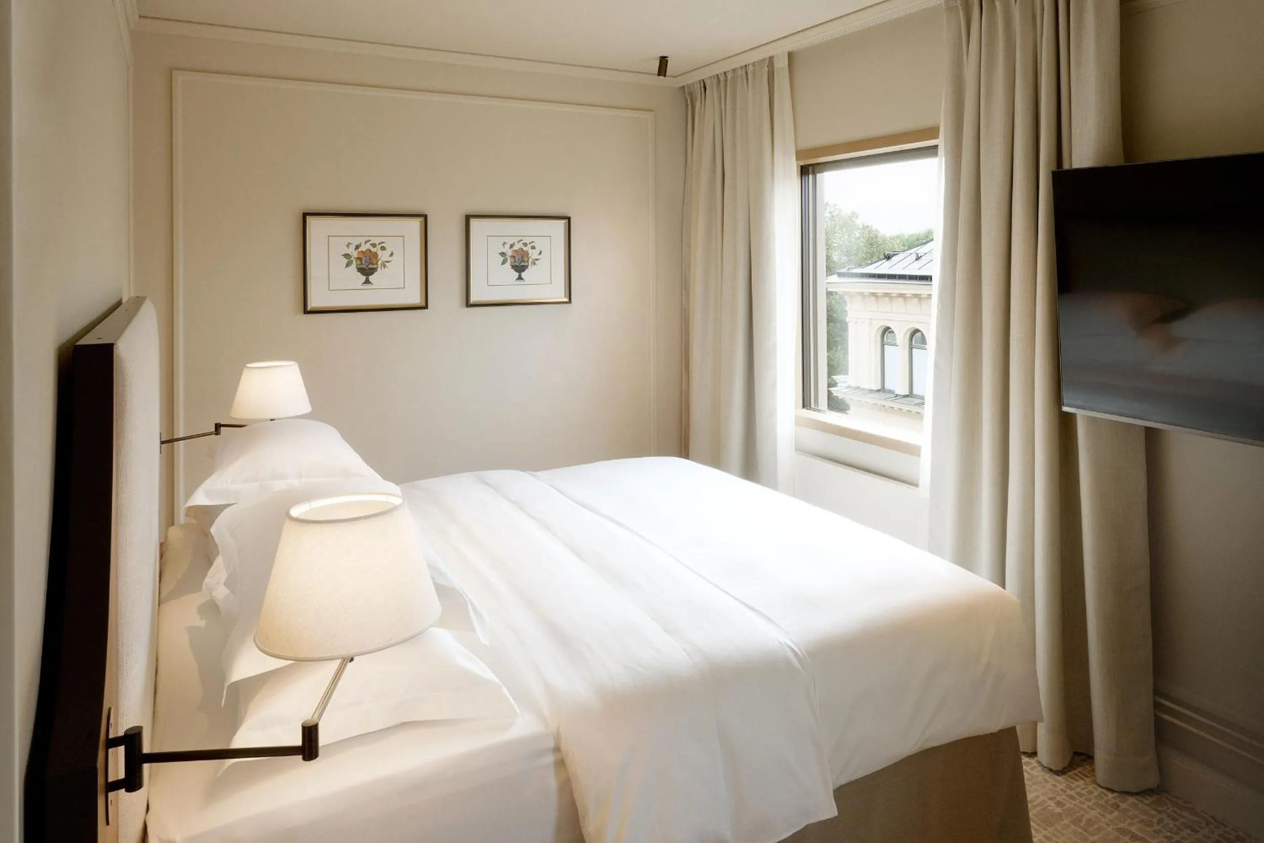 View (from property/room), Bed in Hotel Tegnerlunden