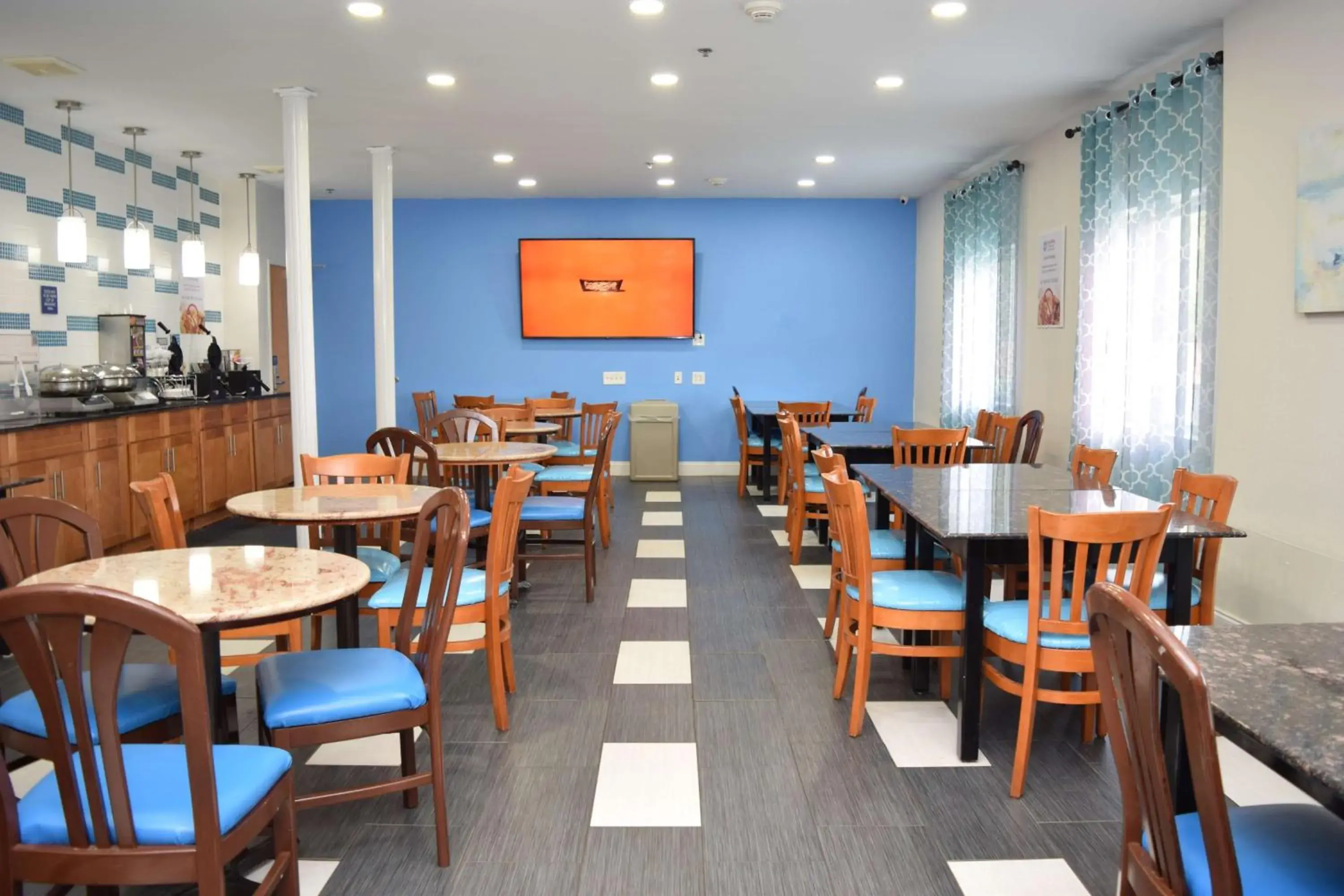 Restaurant/places to eat in SureStay Plus Hotel by Best Western Niagara Falls East Restaurant/places to eat in SureStay Plus Hotel by Best Western Niagara Falls East