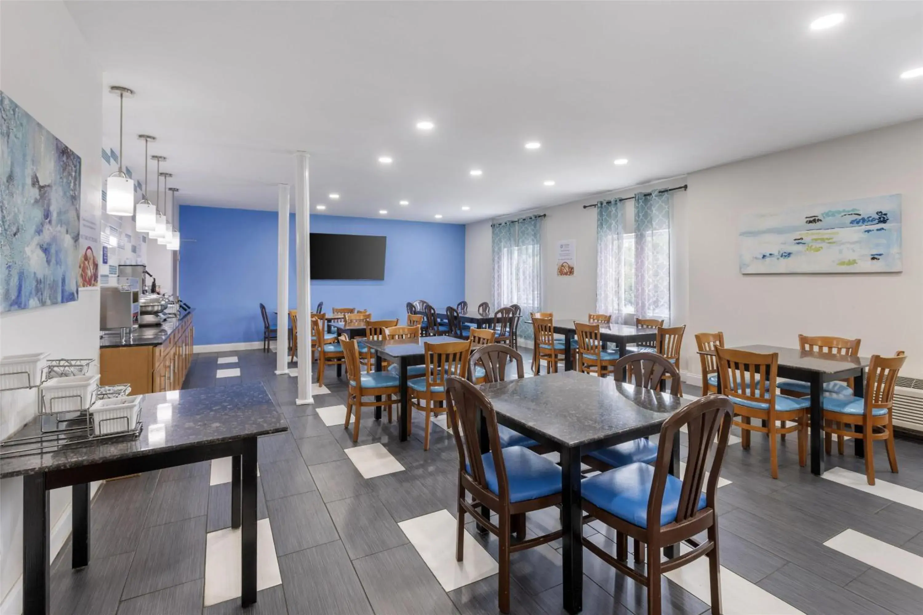 Breakfast in SureStay Plus Hotel by Best Western Niagara Falls East Breakfast in SureStay Plus Hotel by Best Western Niagara Falls East