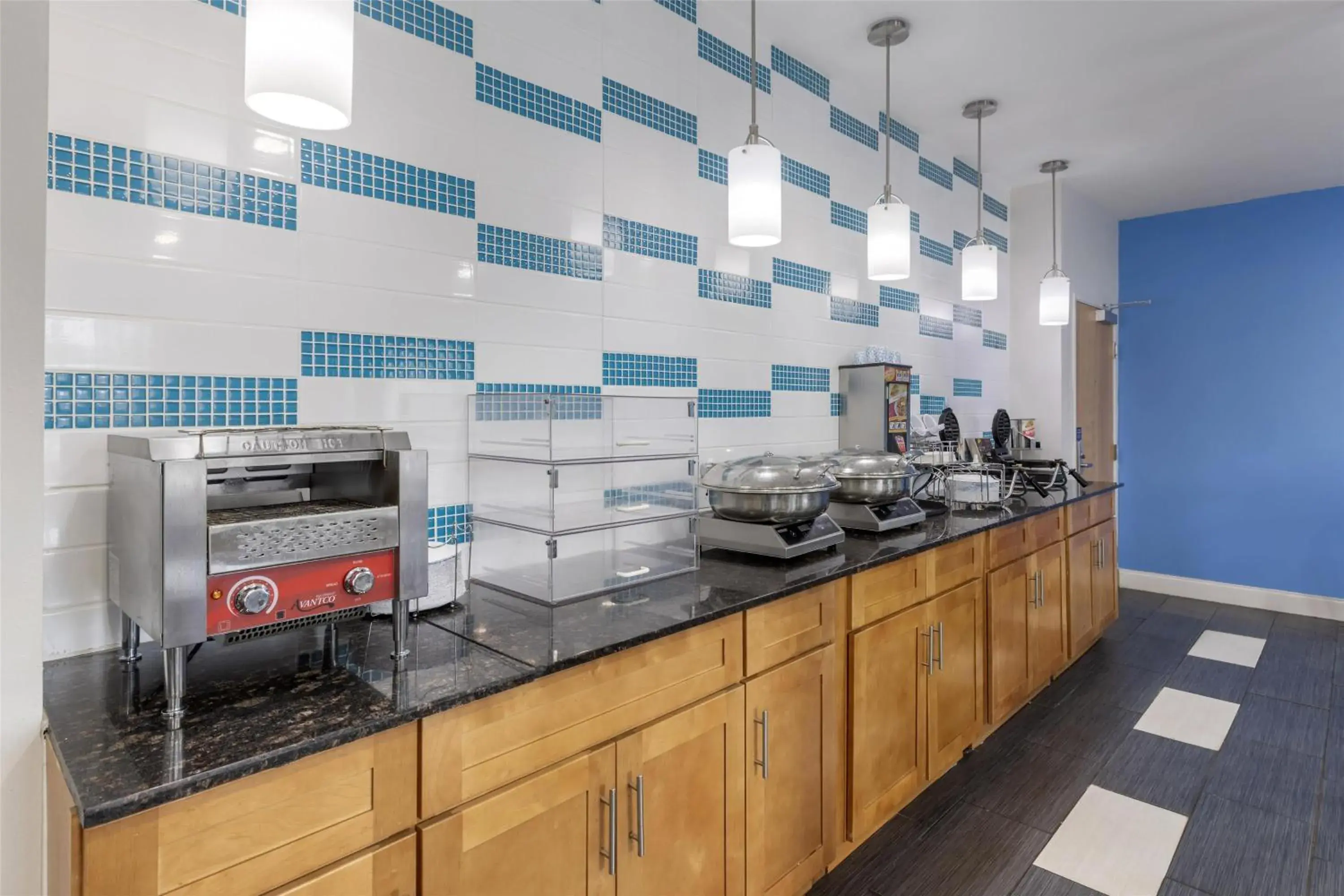 Breakfast in SureStay Plus Hotel by Best Western Niagara Falls East Breakfast in SureStay Plus Hotel by Best Western Niagara Falls East