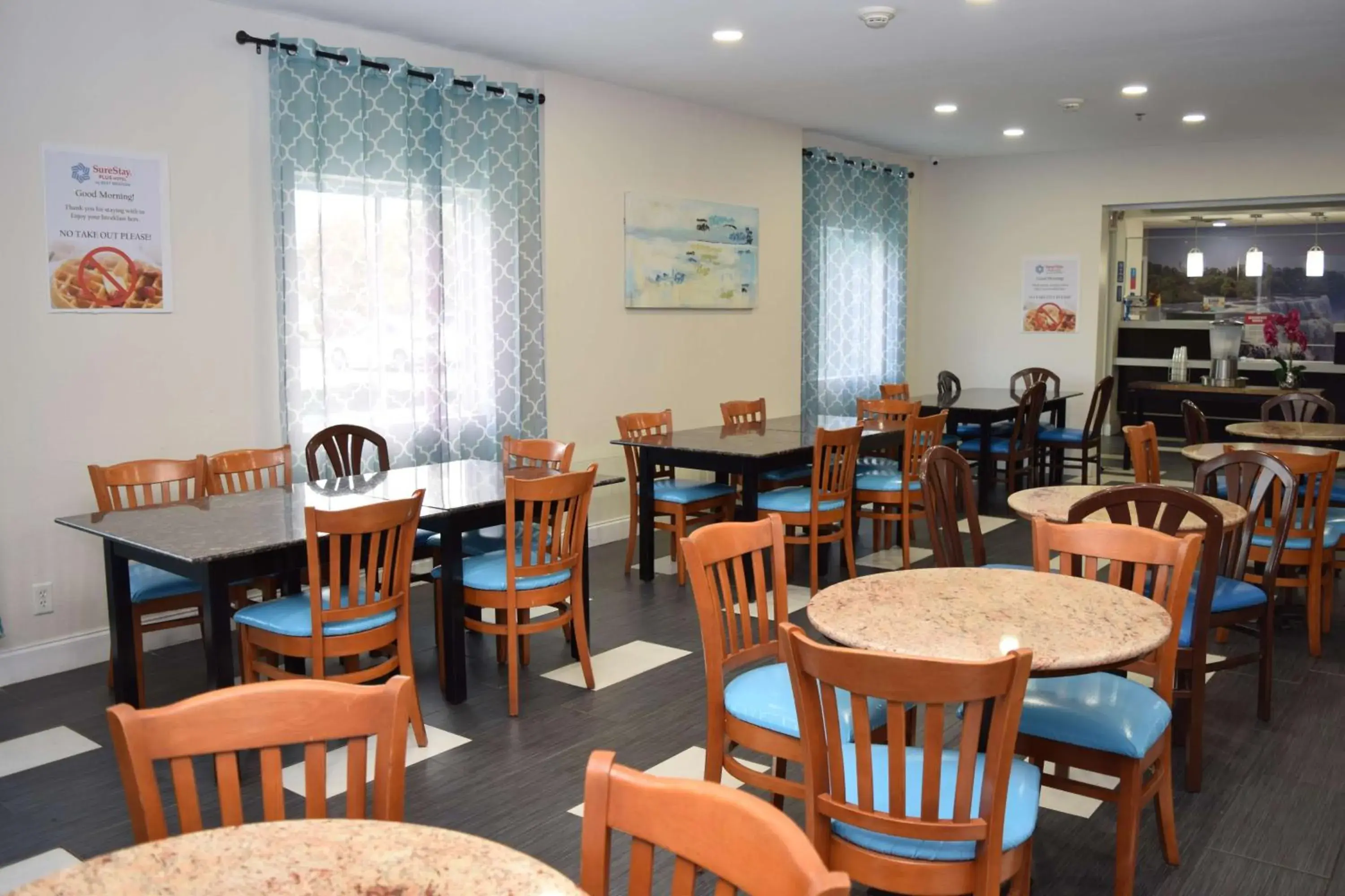 Restaurant/places to eat in SureStay Plus Hotel by Best Western Niagara Falls East Restaurant/places to eat in SureStay Plus Hotel by Best Western Niagara Falls East