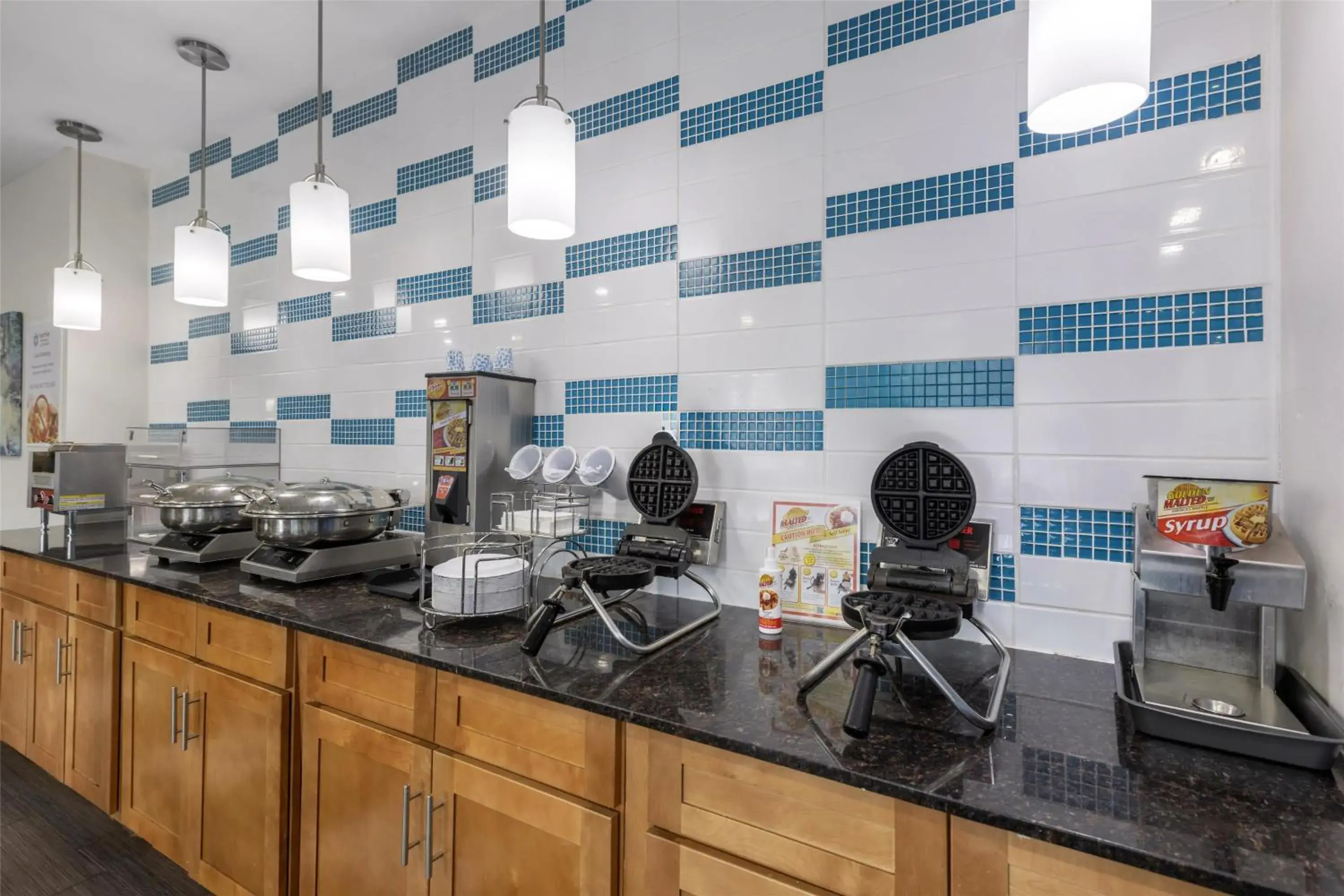 Breakfast in SureStay Plus Hotel by Best Western Niagara Falls East Breakfast in SureStay Plus Hotel by Best Western Niagara Falls East